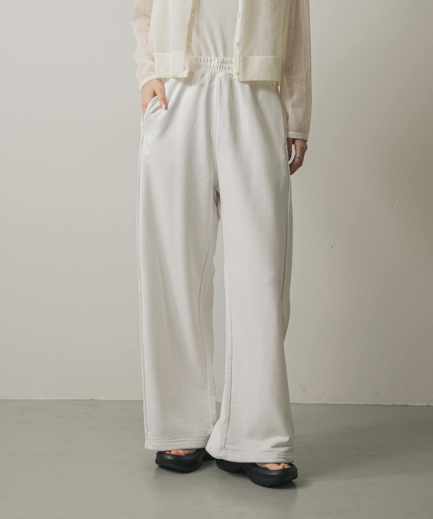 OFF WHITE