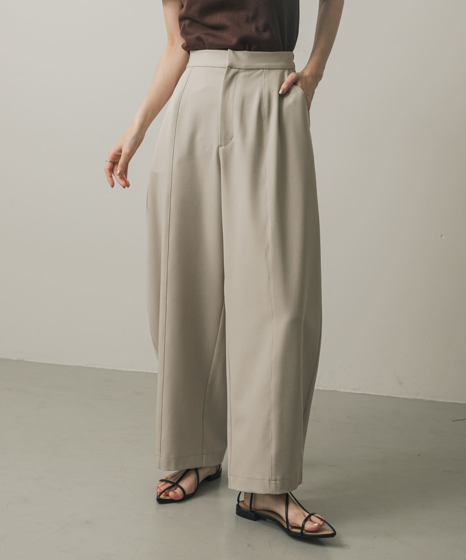 センターシームカーブパンツ