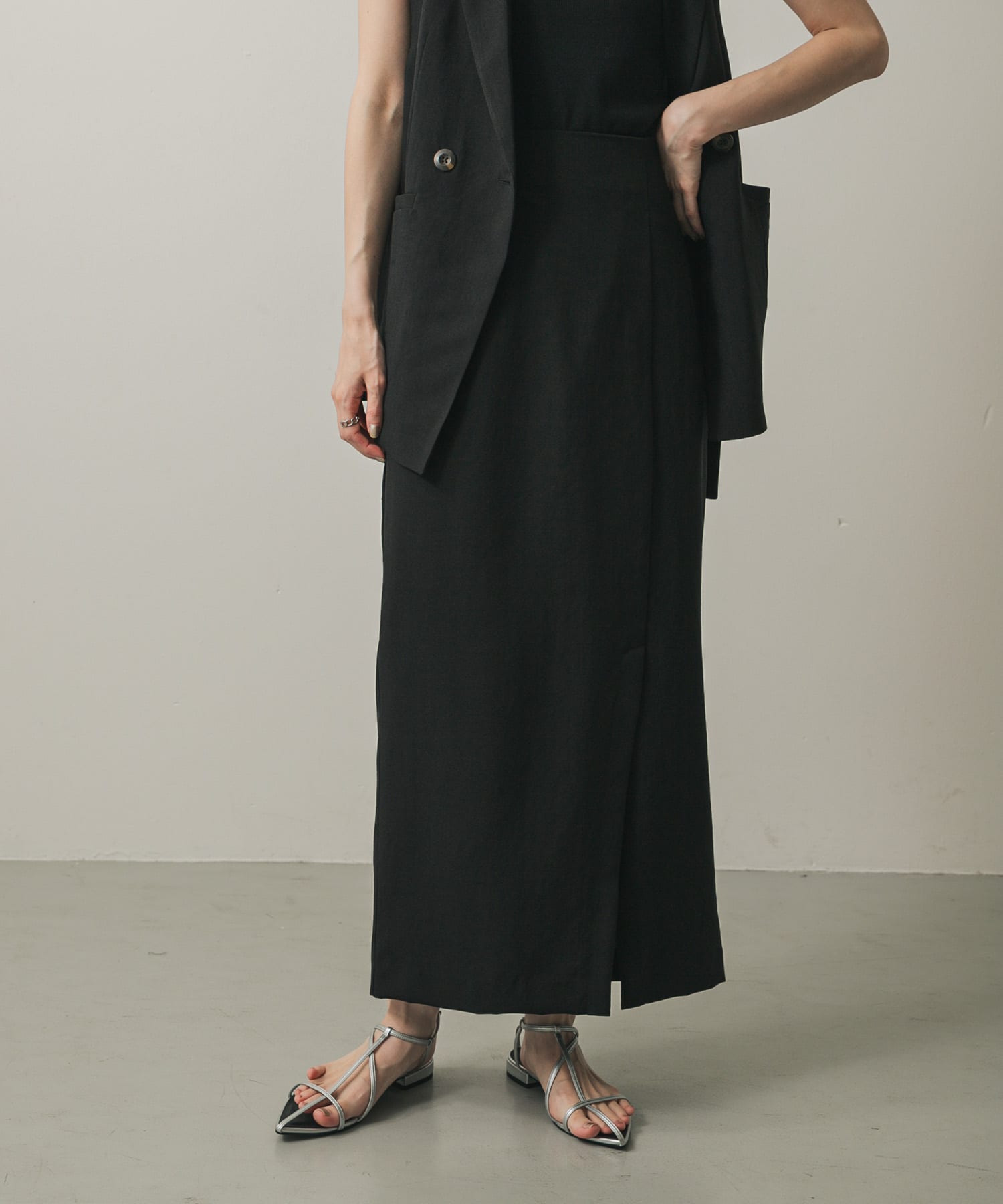 『UR TECH DRYLUXE』リネンライクスリットタイトスカート