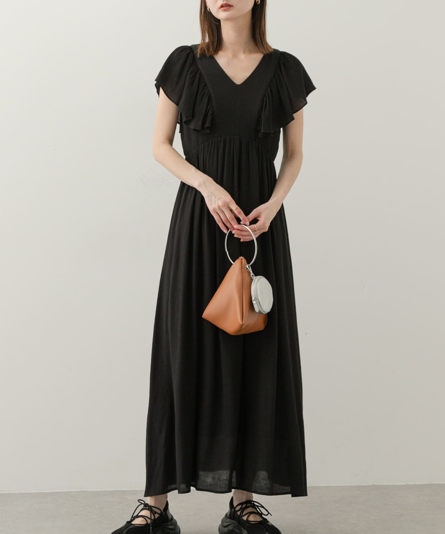 Vネックウエストマークフリルワンピース(COMPACT BLACK): ワンピース