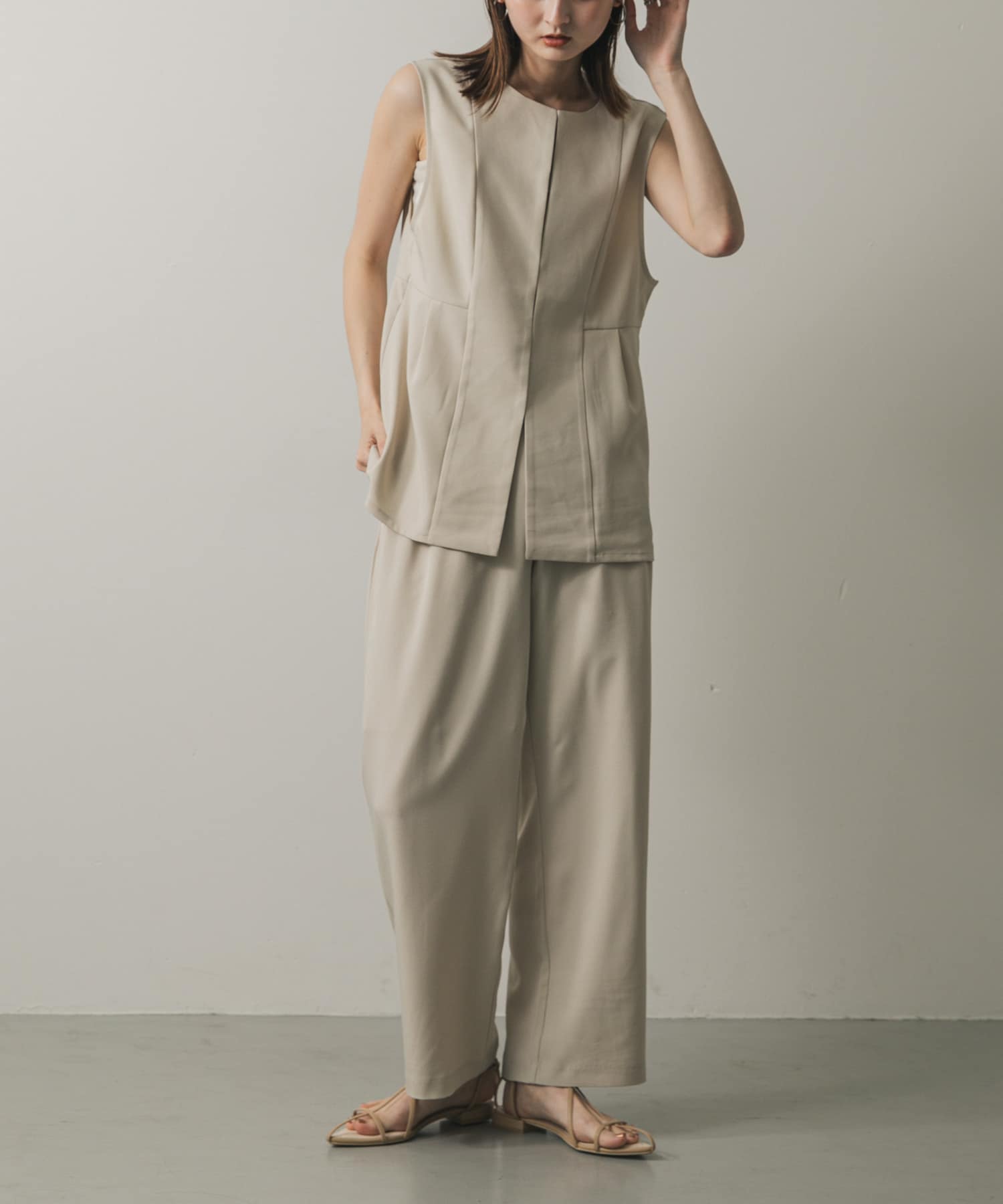 サリバン ベージュ セットアップ ウエストタックジレセットアップ(S BEIGE): ワンピース｜URBAN