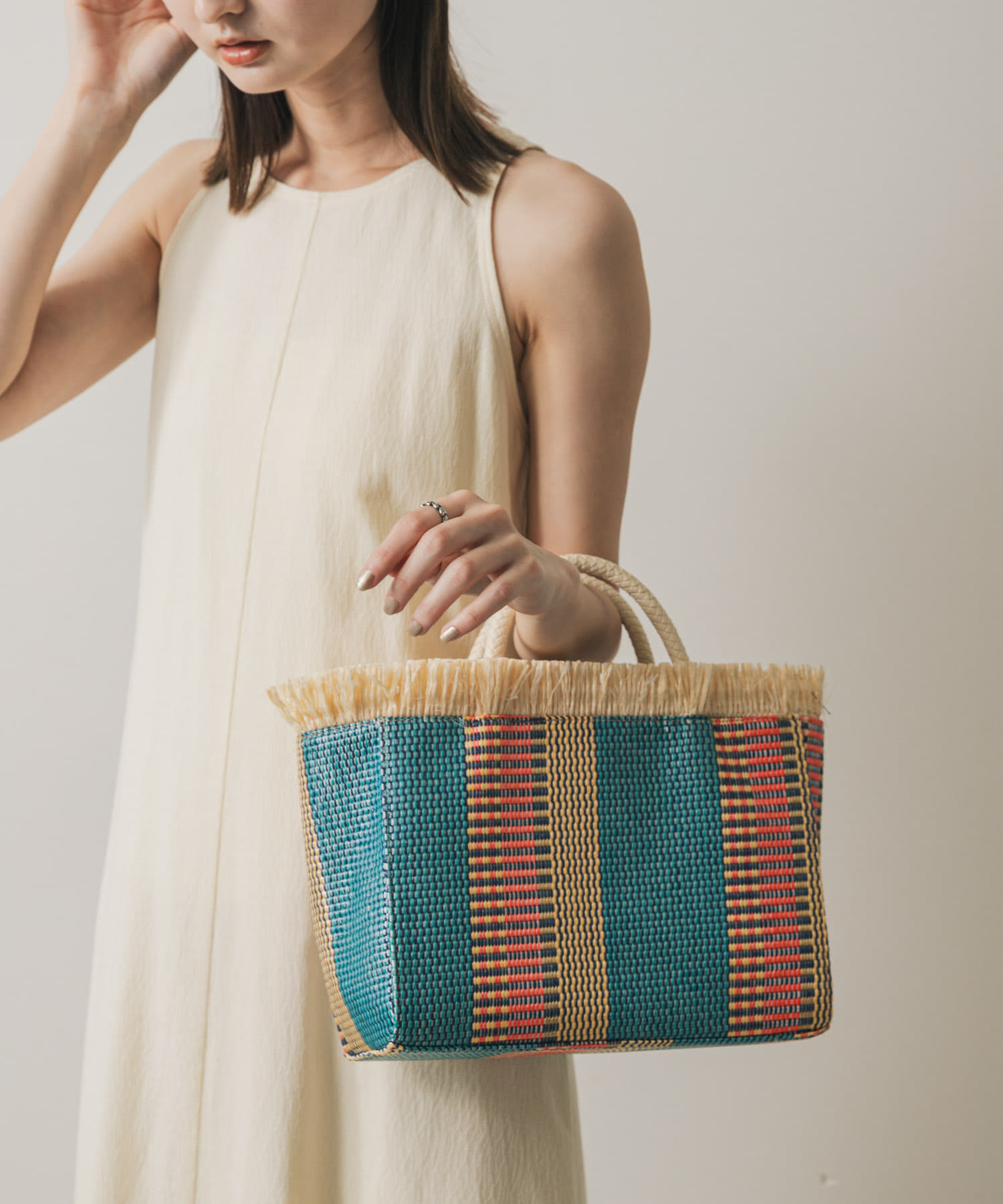 スクエアカゴバッグ