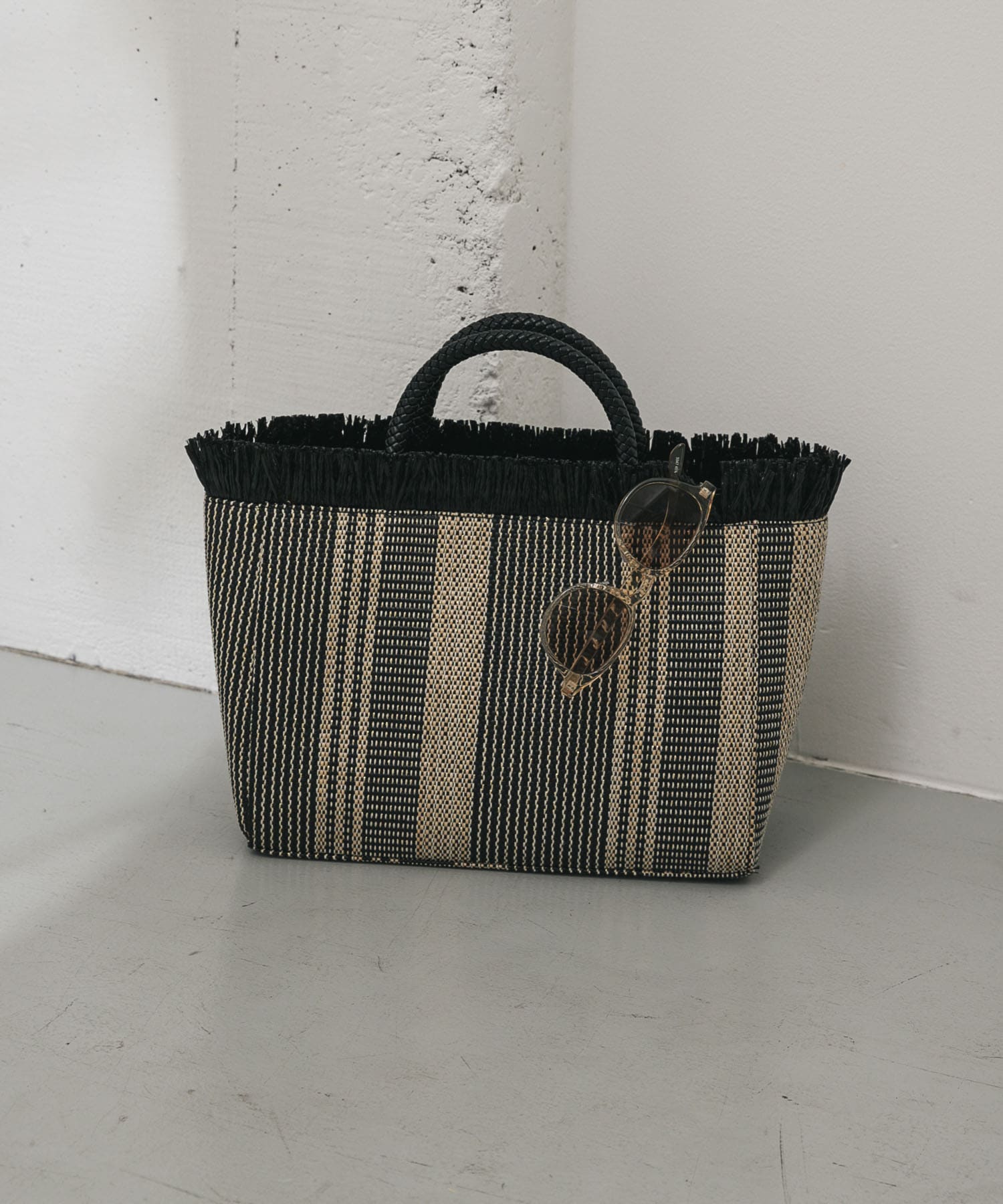 スクエアカゴバッグ