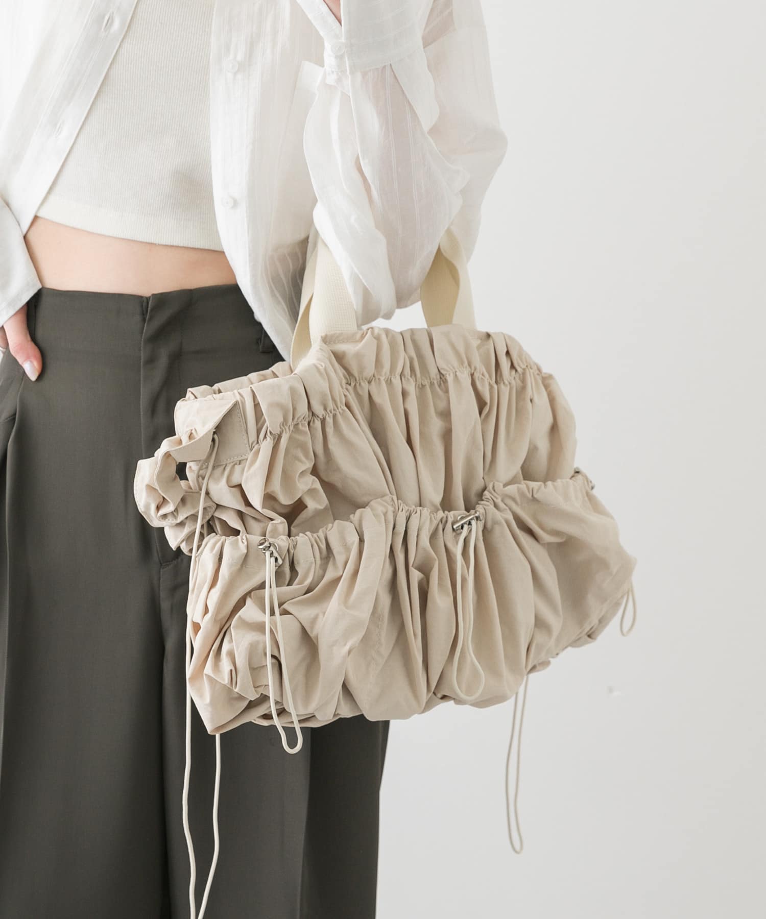 アウトポケットギャザーショルダーバッグ