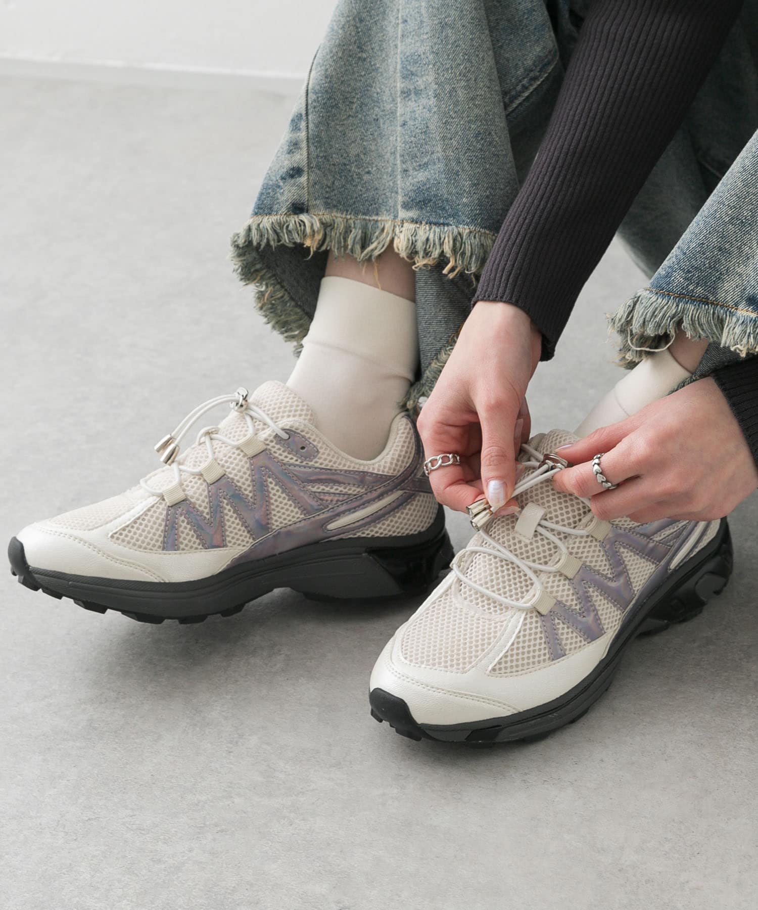 『軽量』メタリックエアースニーカー