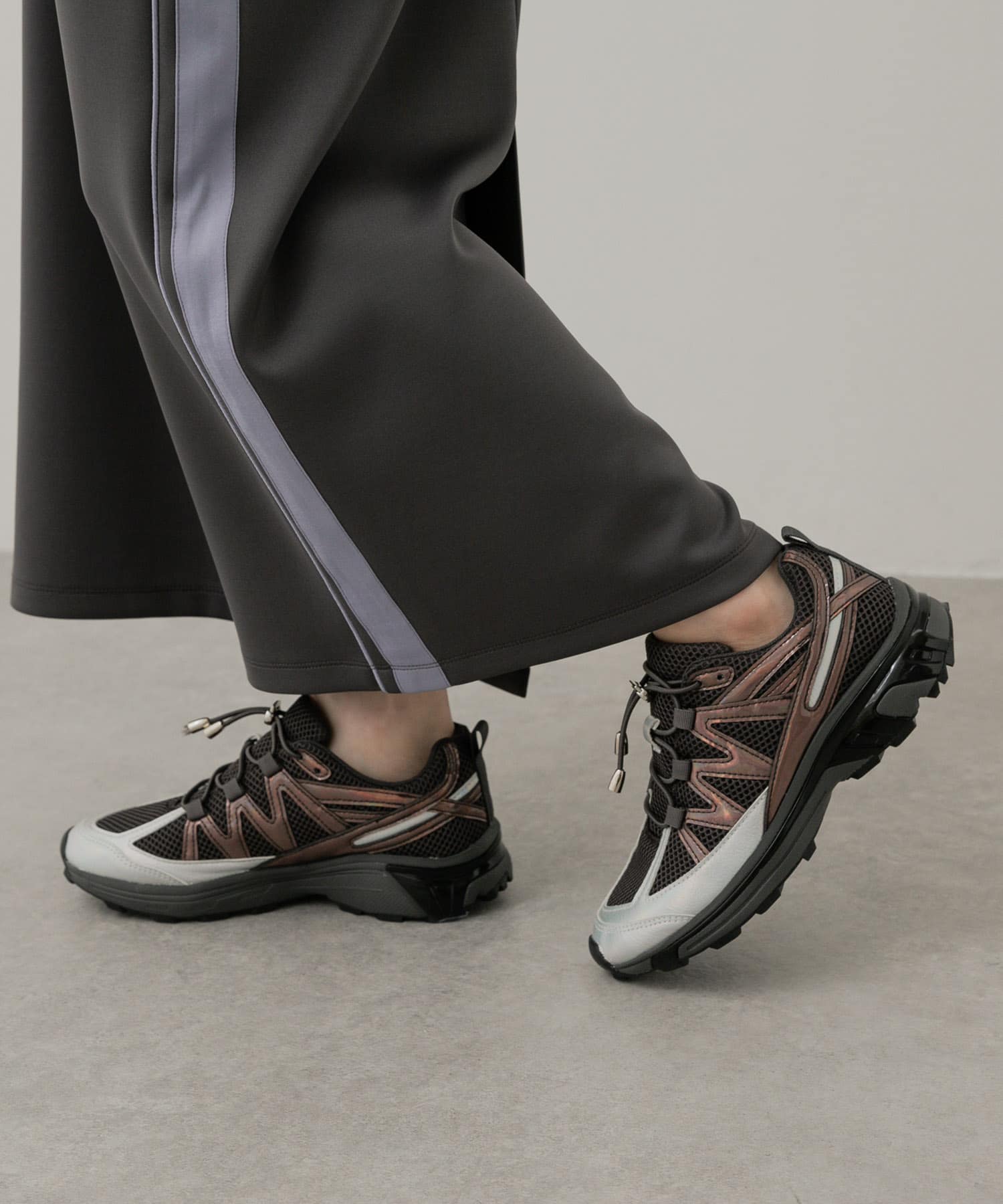 『軽量』メタリックエアースニーカー GRAY S