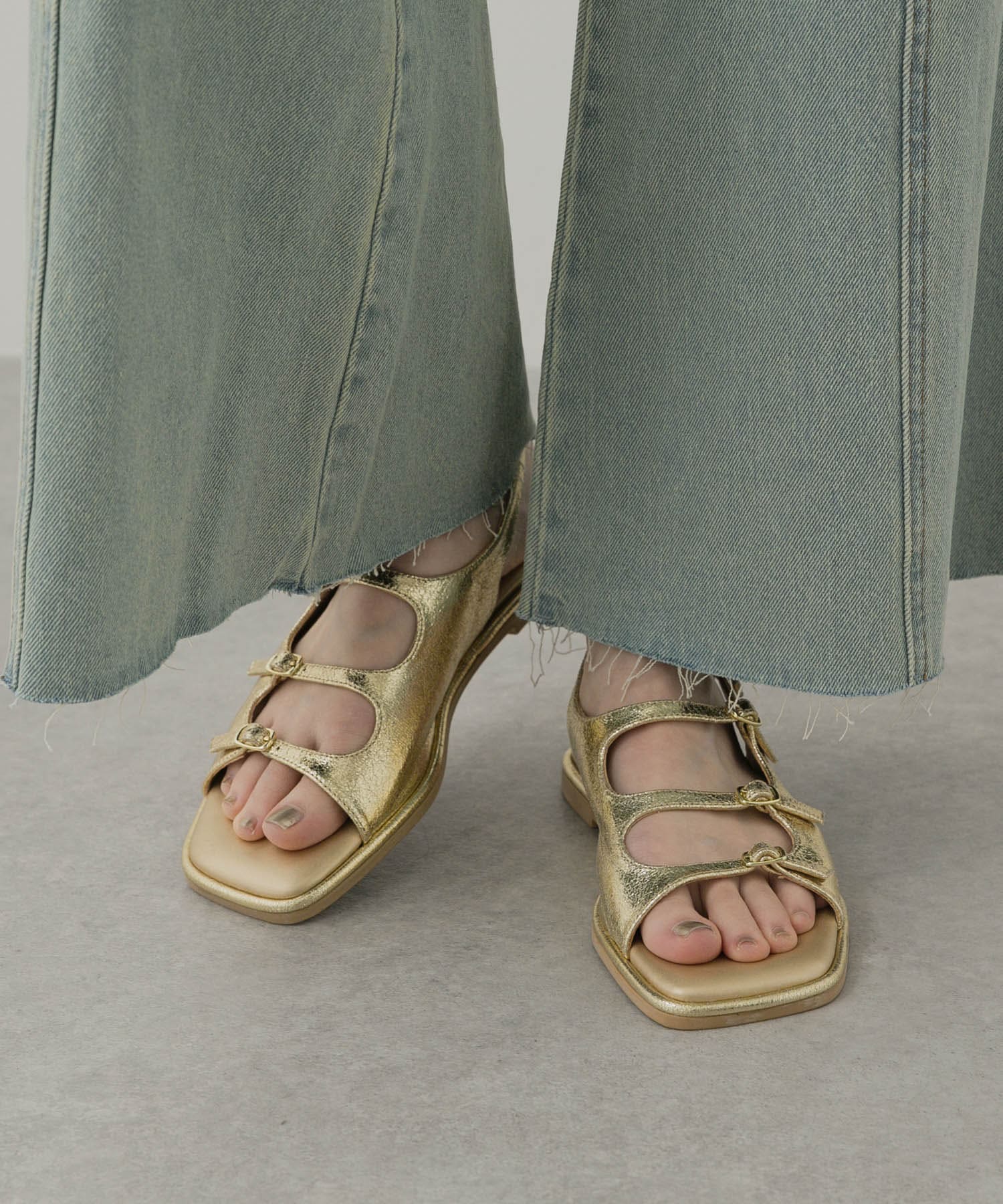 スクエアトゥベルトサンダル