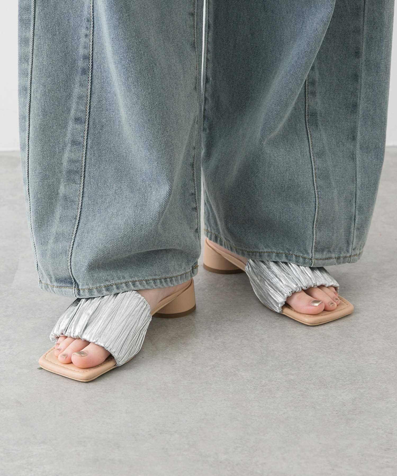 スクエアトゥメタリックギャザーサンダル