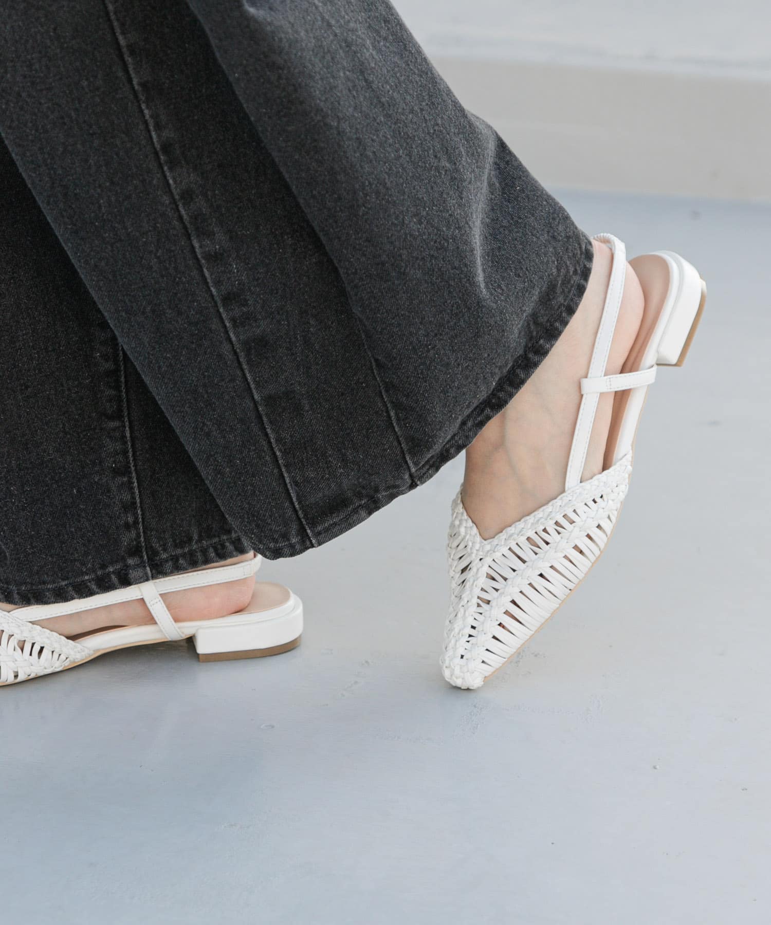 OFF WHITE