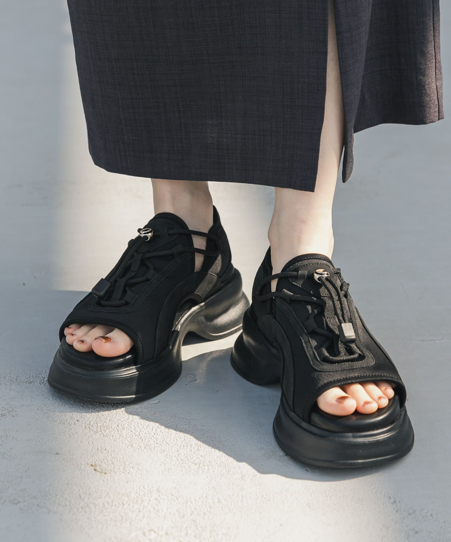 ボリュームソールドロストスポーツサンダル