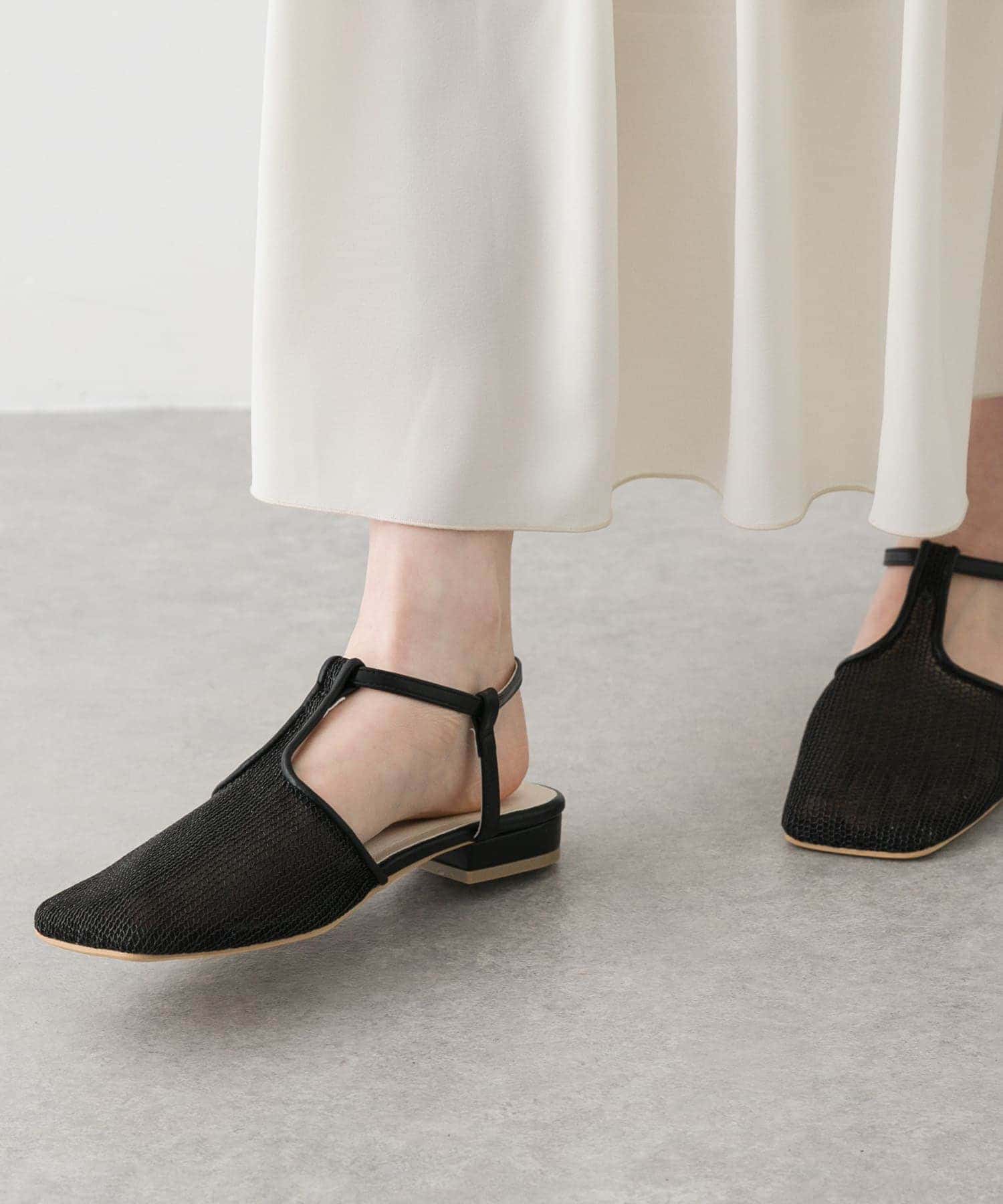 Tストラップメッシュサンダル