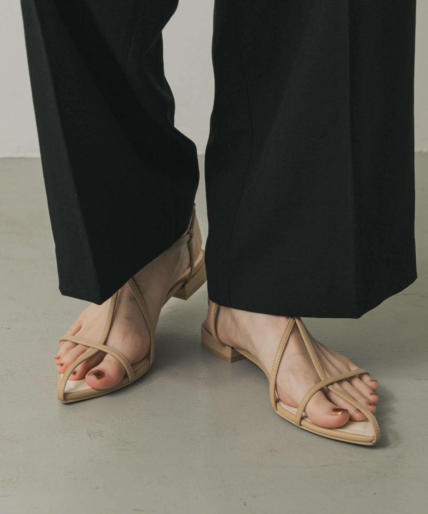 ポインテッドナローストラップサンダル