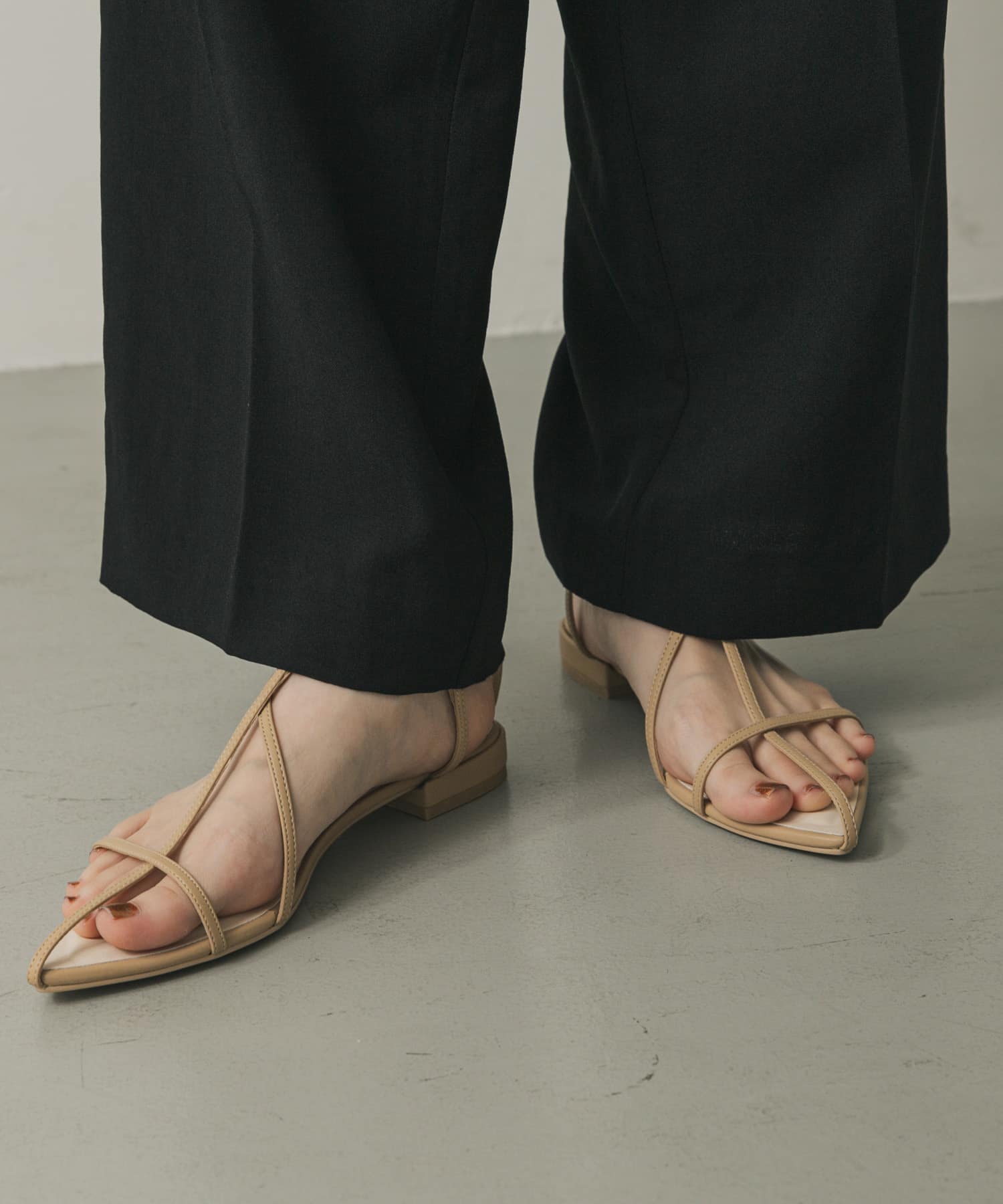 ポインテッドナローストラップサンダル BEIGE S