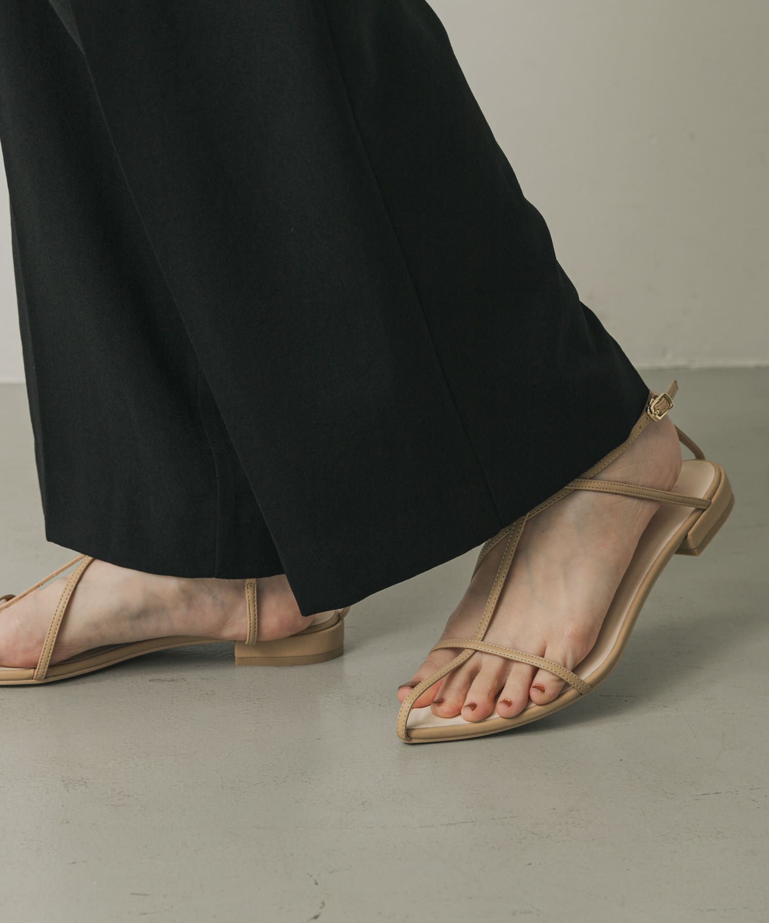 ポインテッドナローストラップサンダル BEIGE S