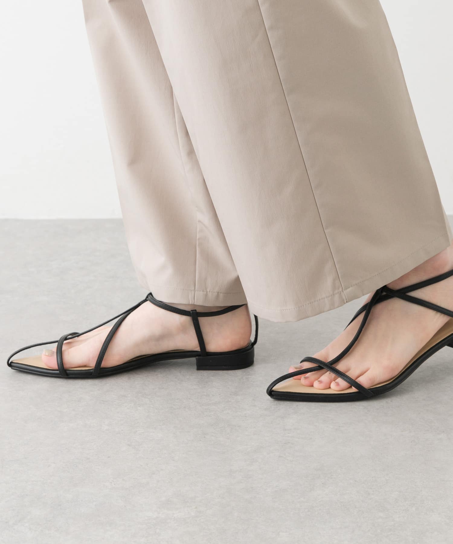 ポインテッドナローストラップサンダル BLACK S