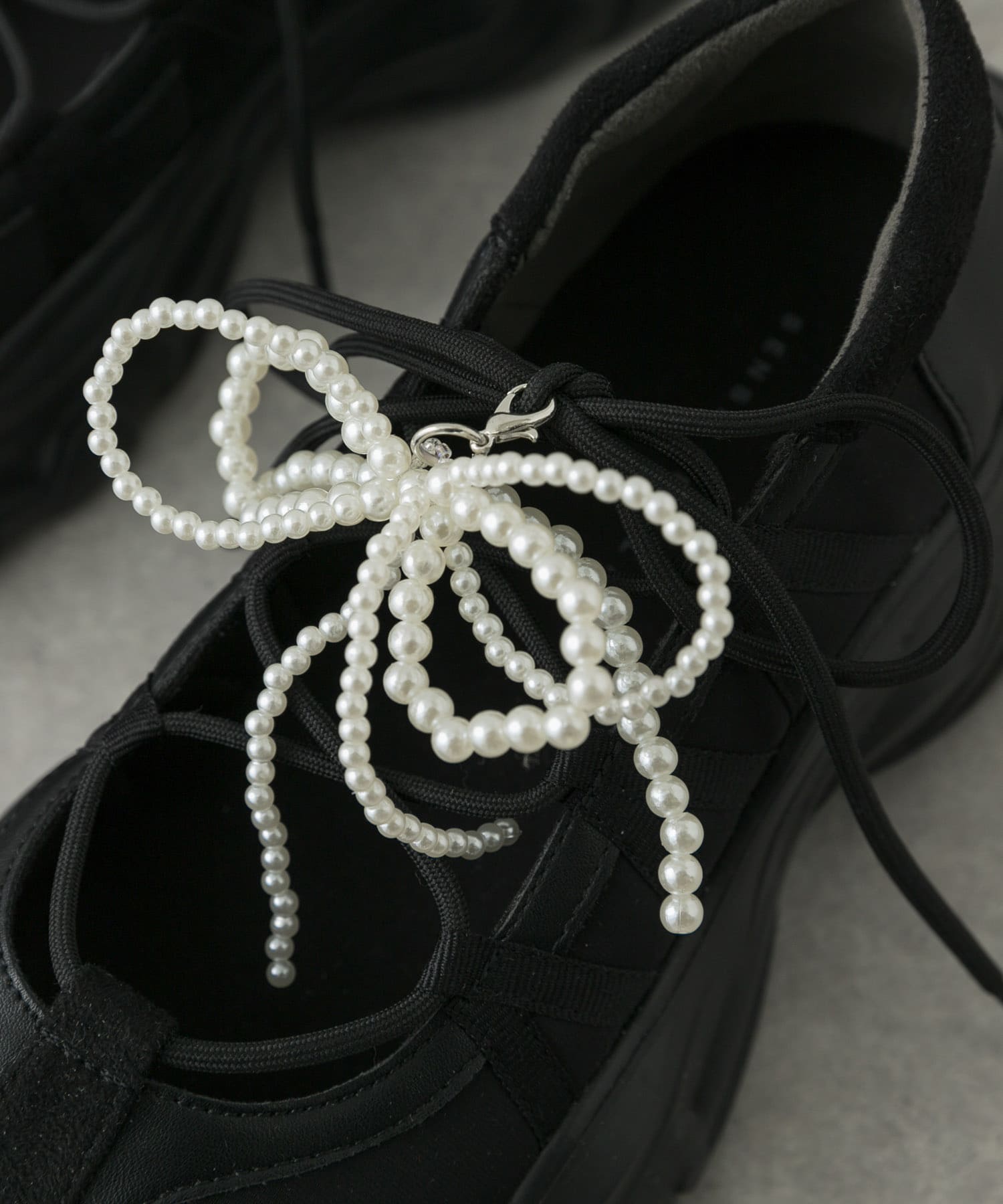 『WEB/一部店舗限定』リボンシューズチャーム OFF WHITE one