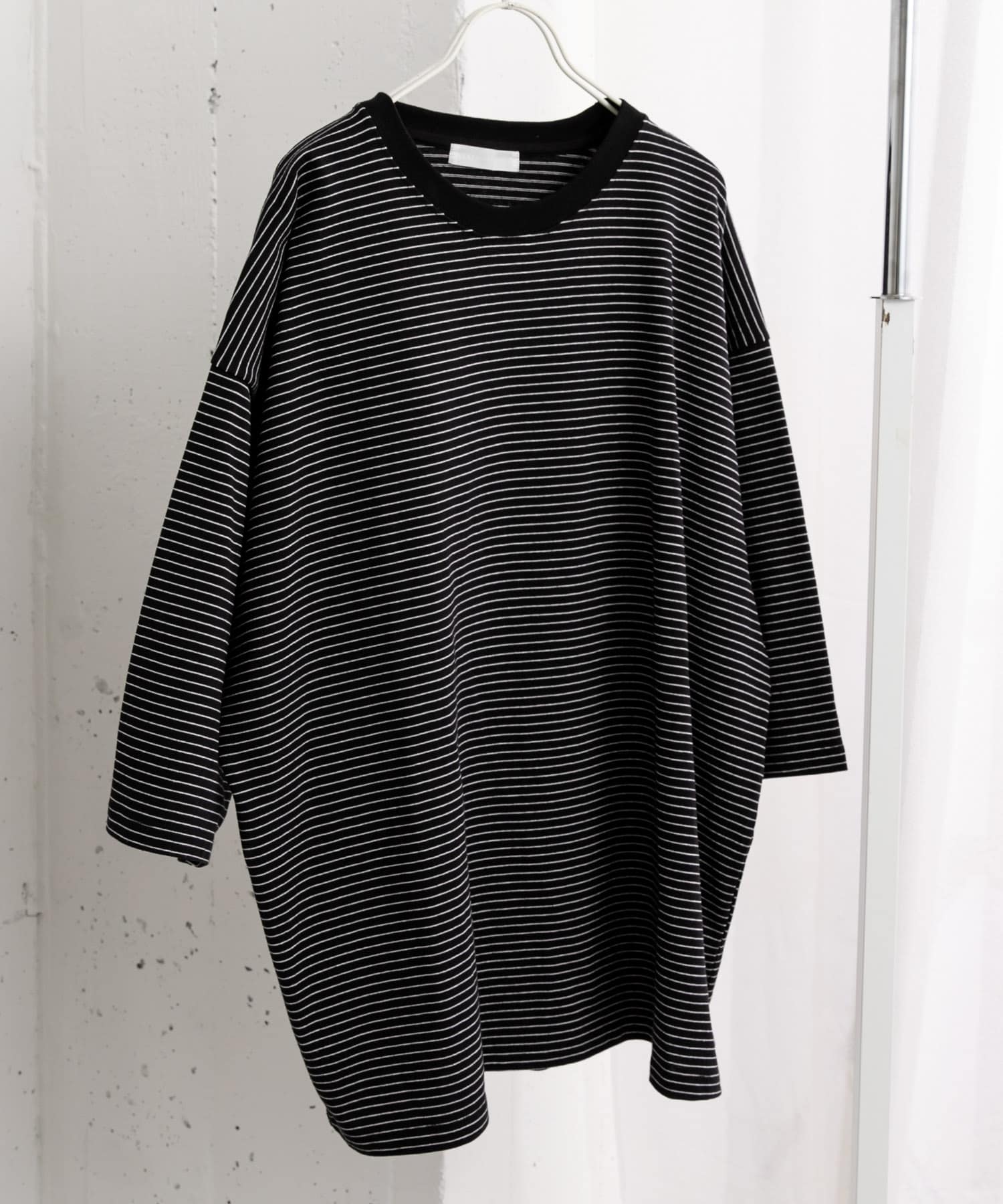 『ユニセックス』エクストラルーズアソートTシャツ BLK×WHT L
