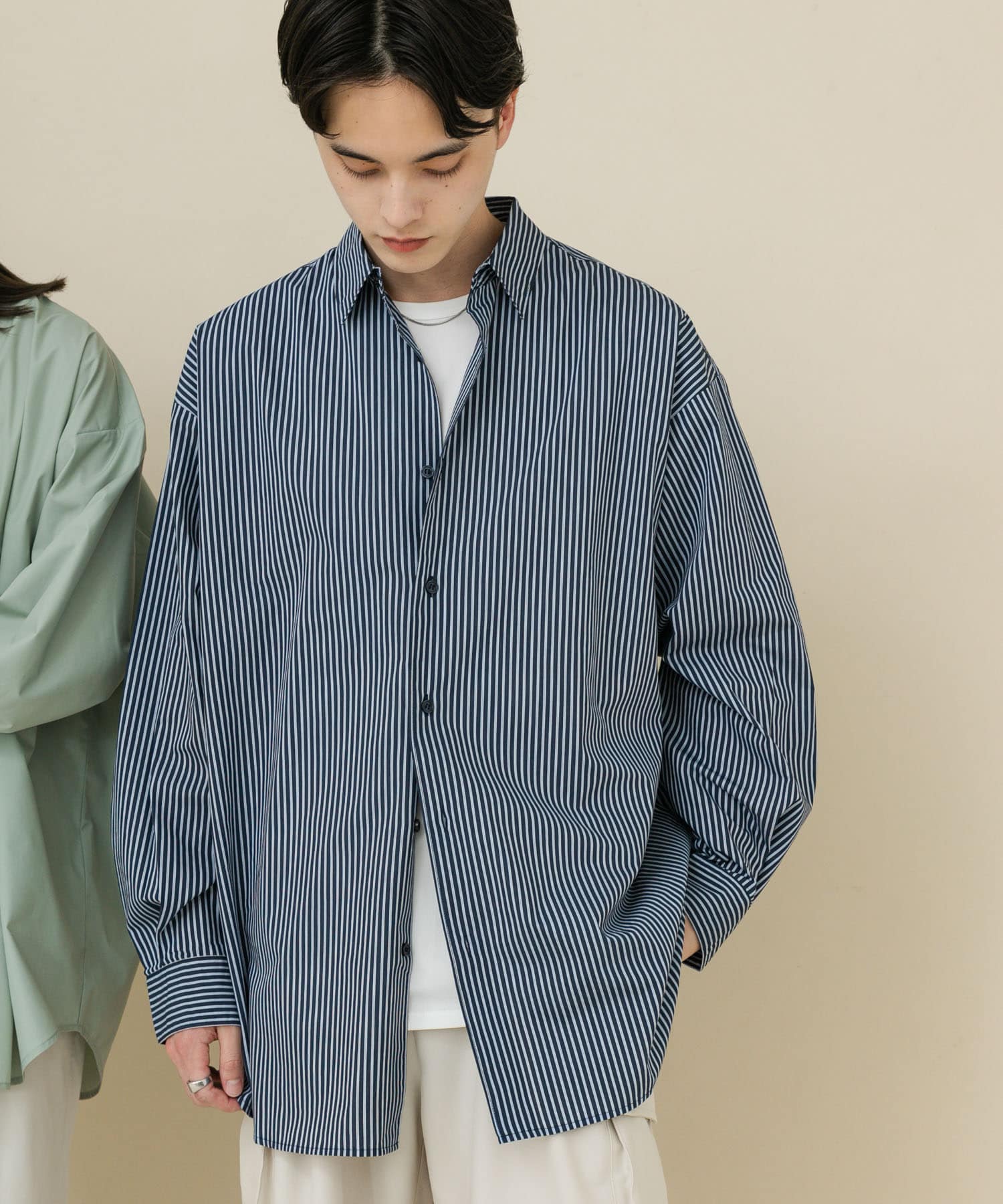 『ユニセックス』ブロードレギュラーカラールーズシャツ