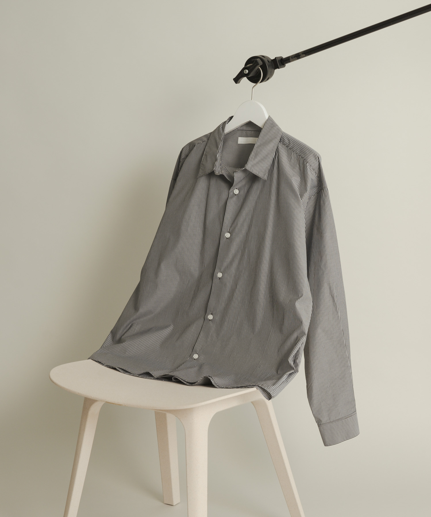 『WEB/一部店舗限定』コンフォートレギュラーカラーシャツ BLK×WHT L