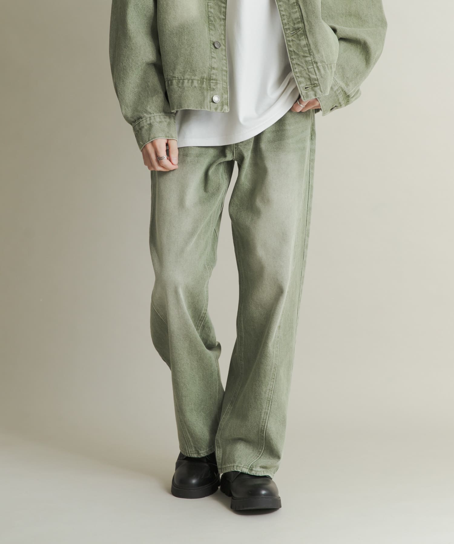 GREEN