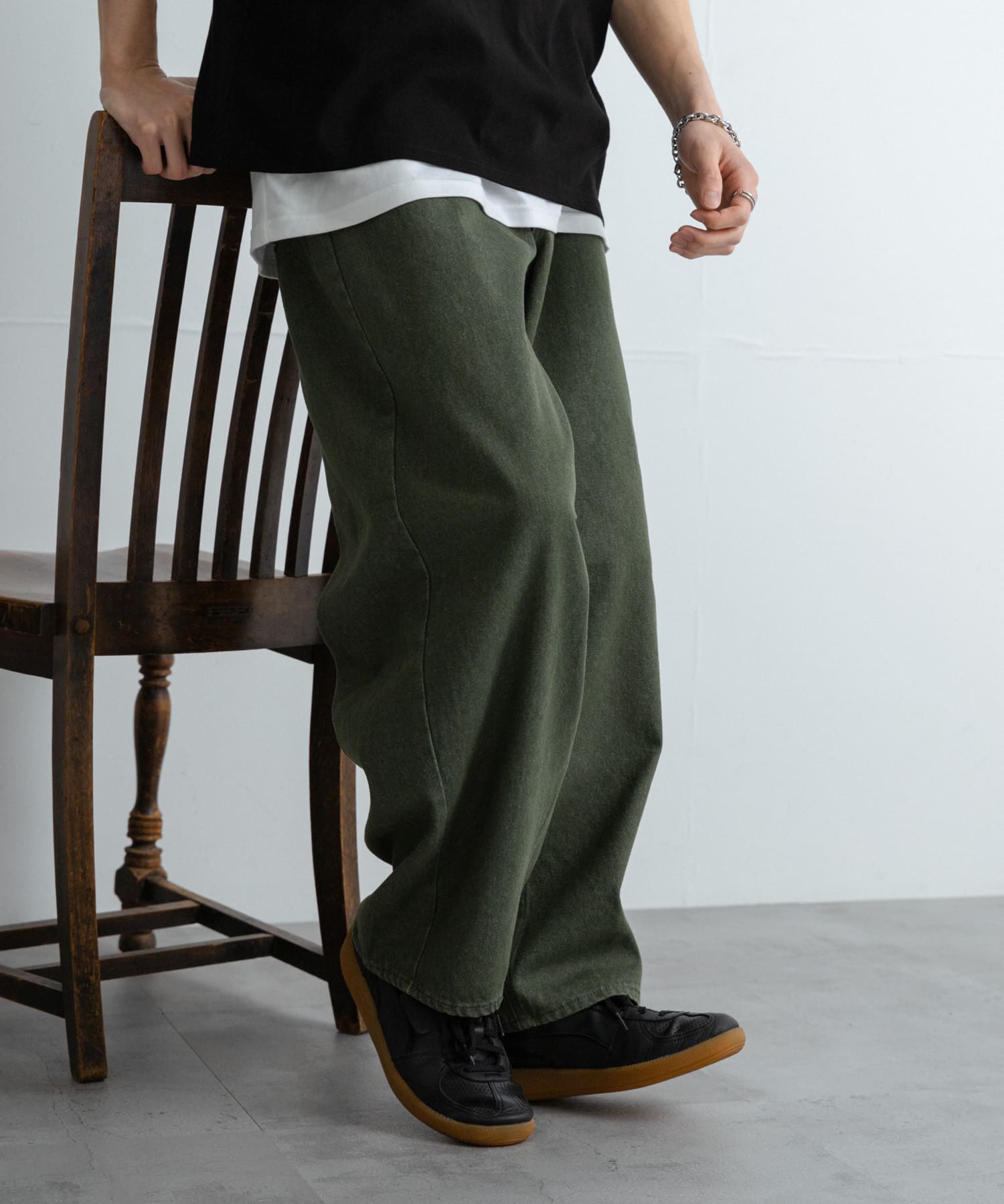 GREEN