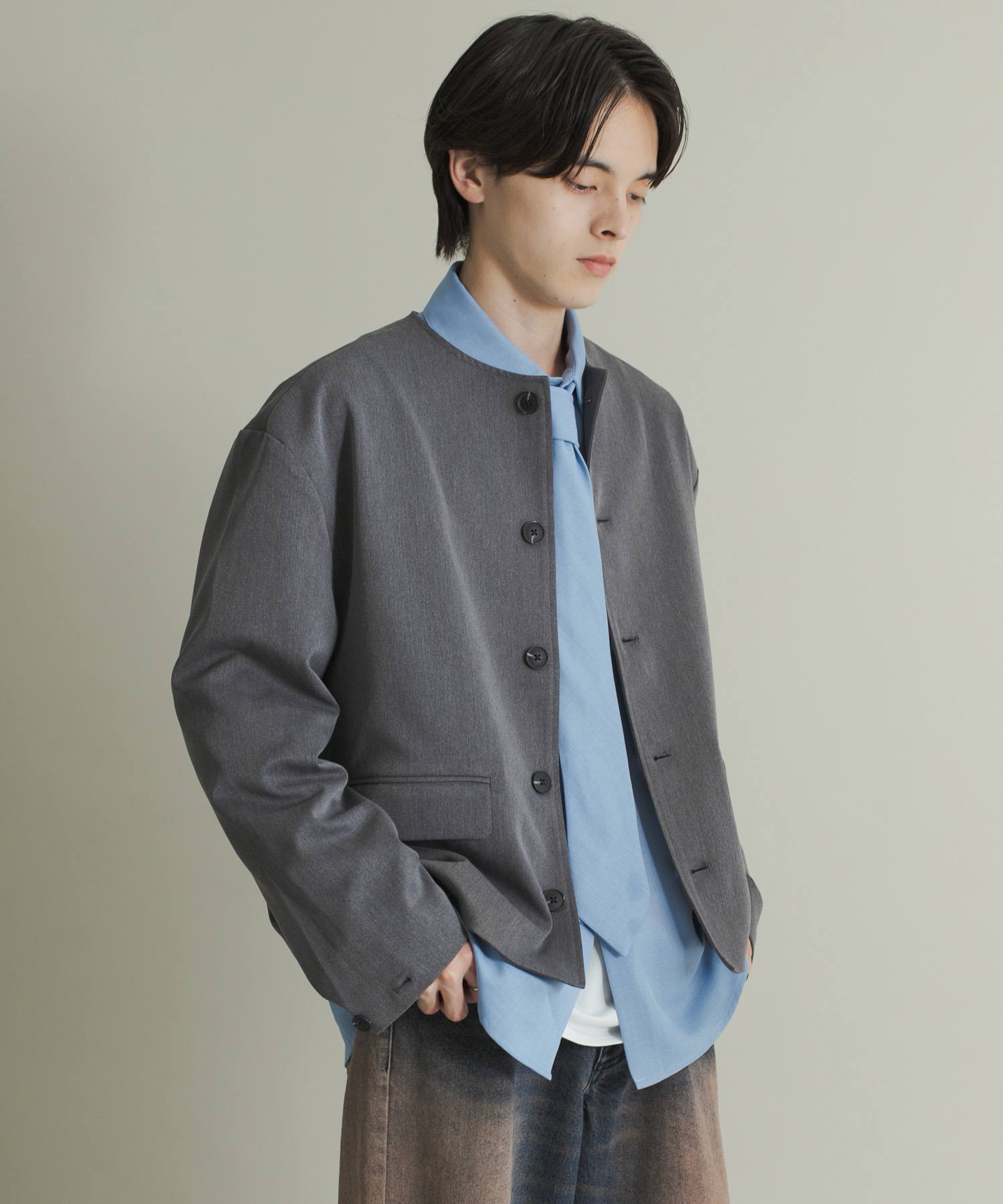 GRAY
