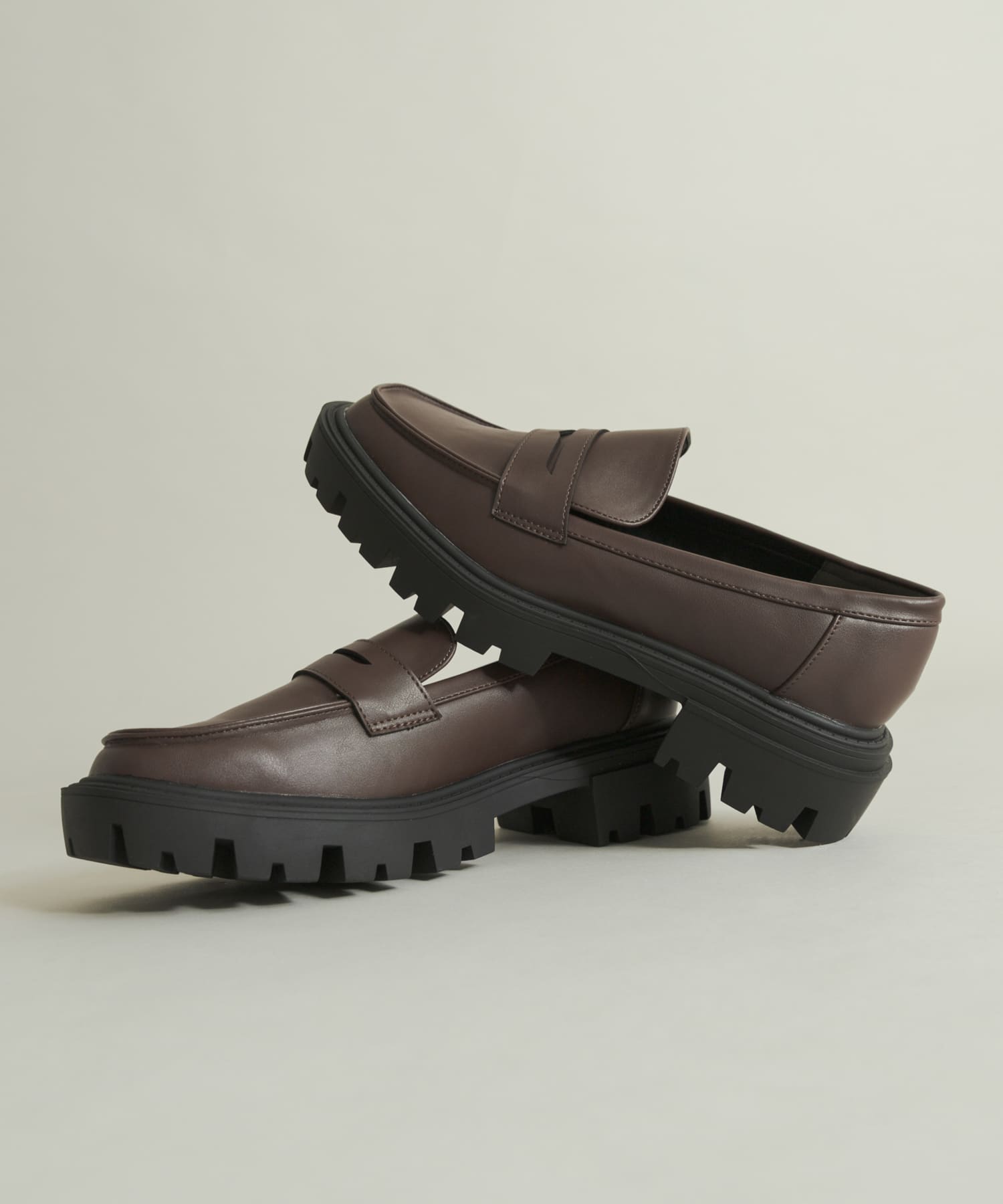 トラックソールコインローファー