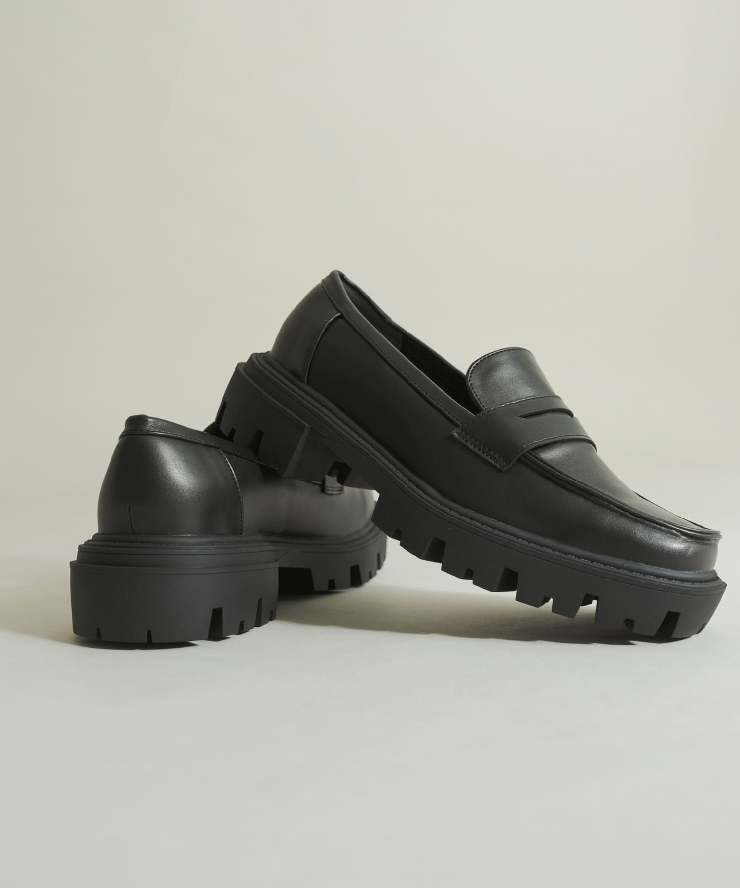 トラックソールコインローファー