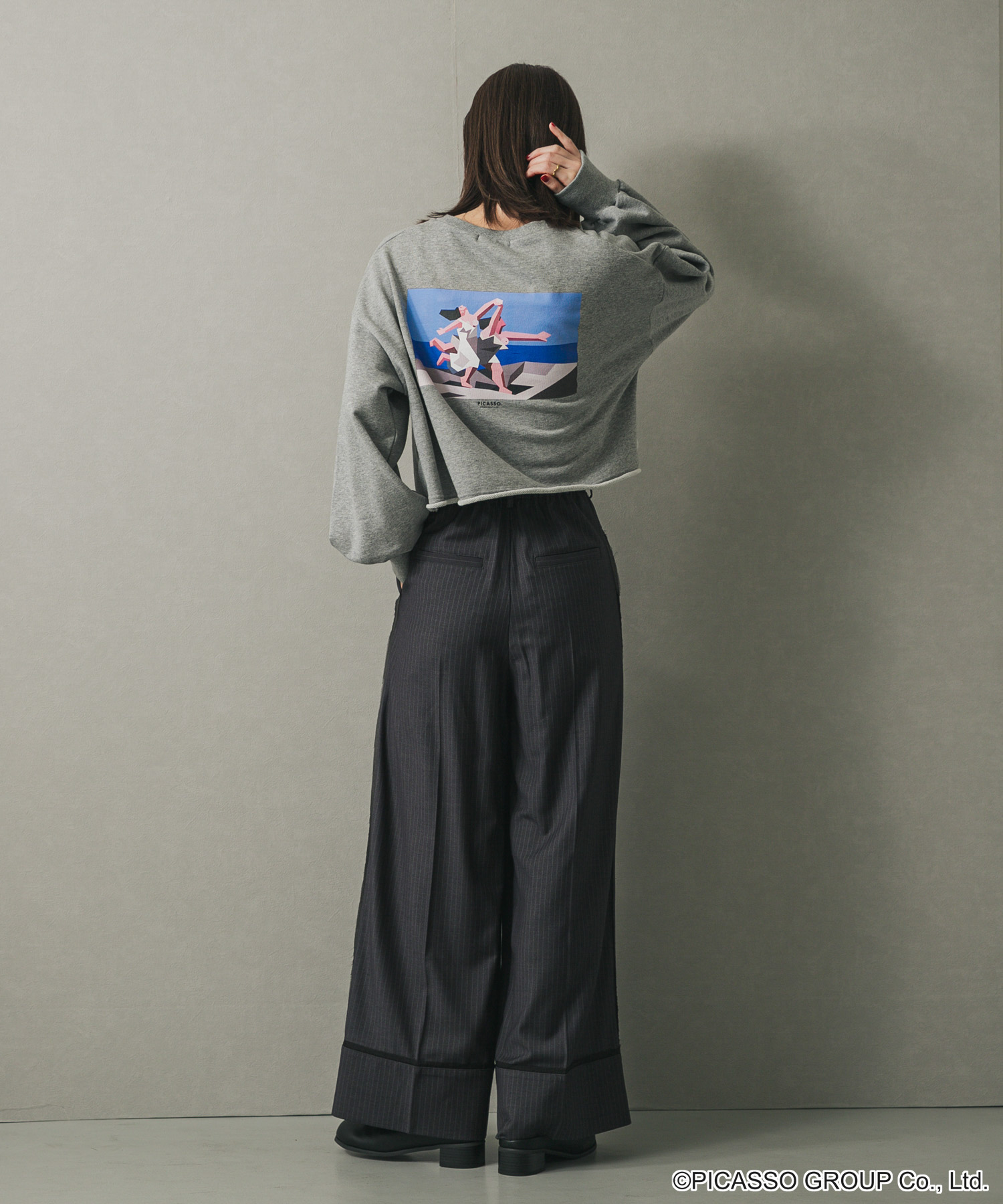 GRAY