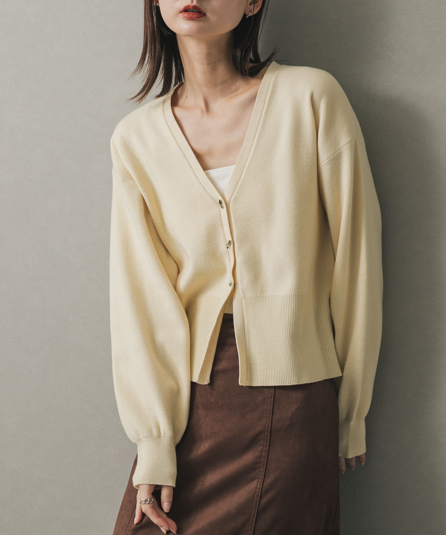 ニュアンスボタンVネックカーディガン