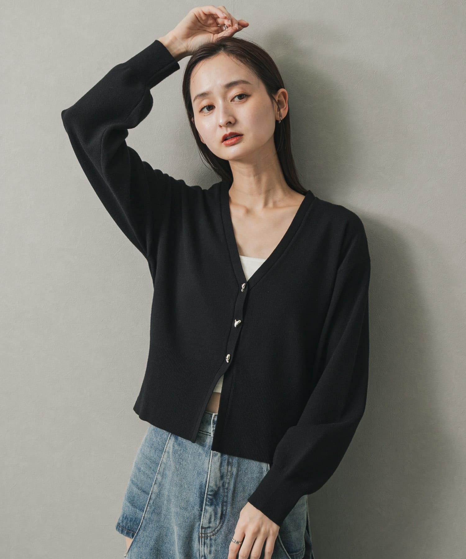 ニュアンスボタンVネックカーディガン(one BLACK): トップス｜URBAN