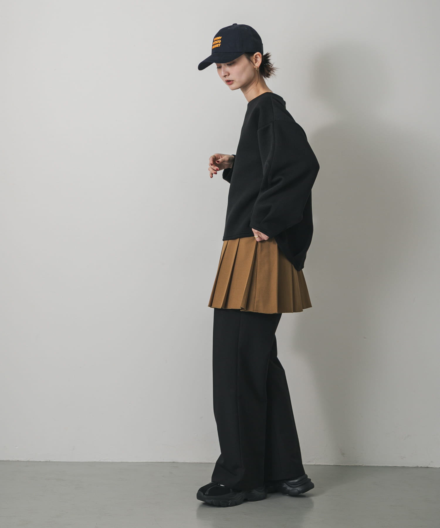 センタープレスストレートパンツ