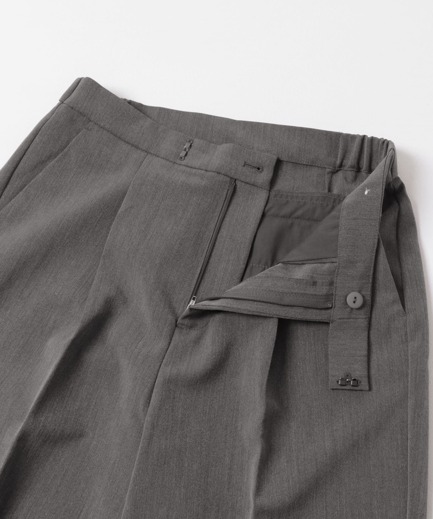 センタープレスストレートパンツ GRAY XS