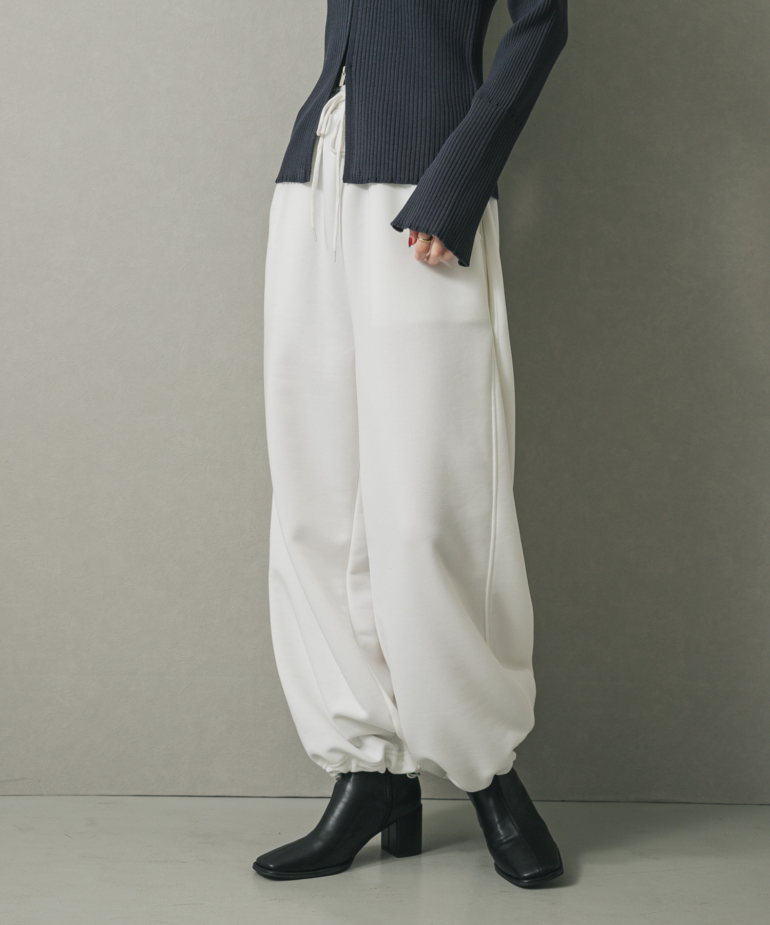 OFF WHITE