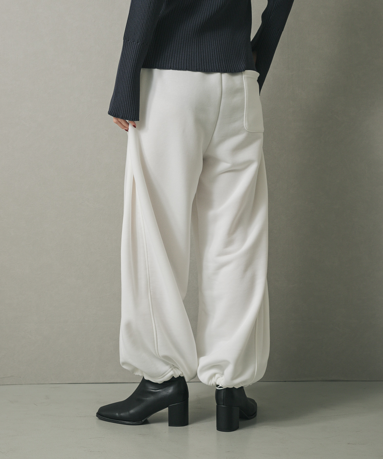 OFF WHITE