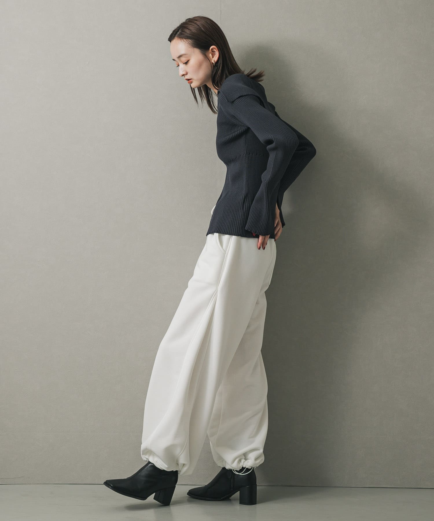OFF WHITE