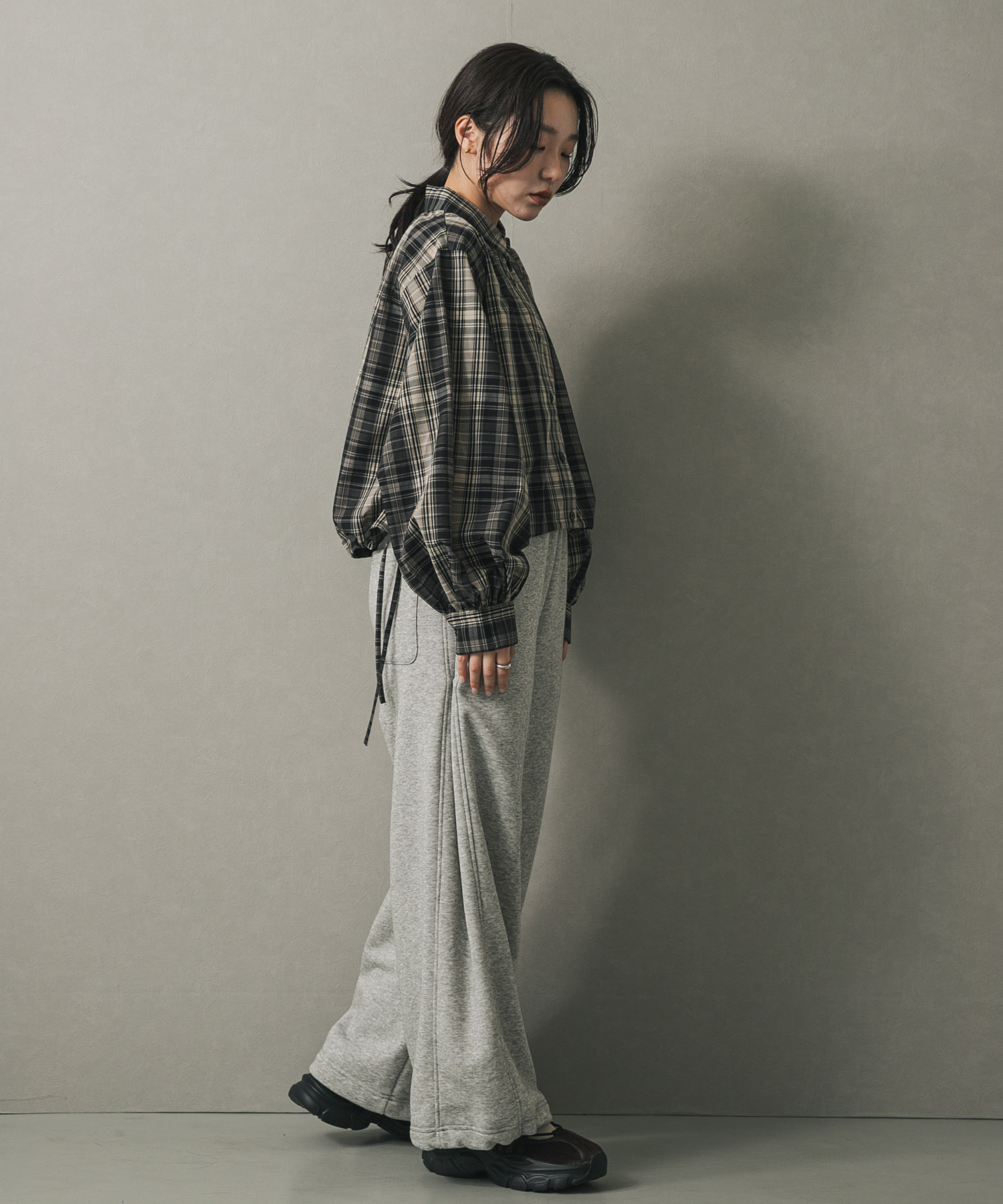 GRAY