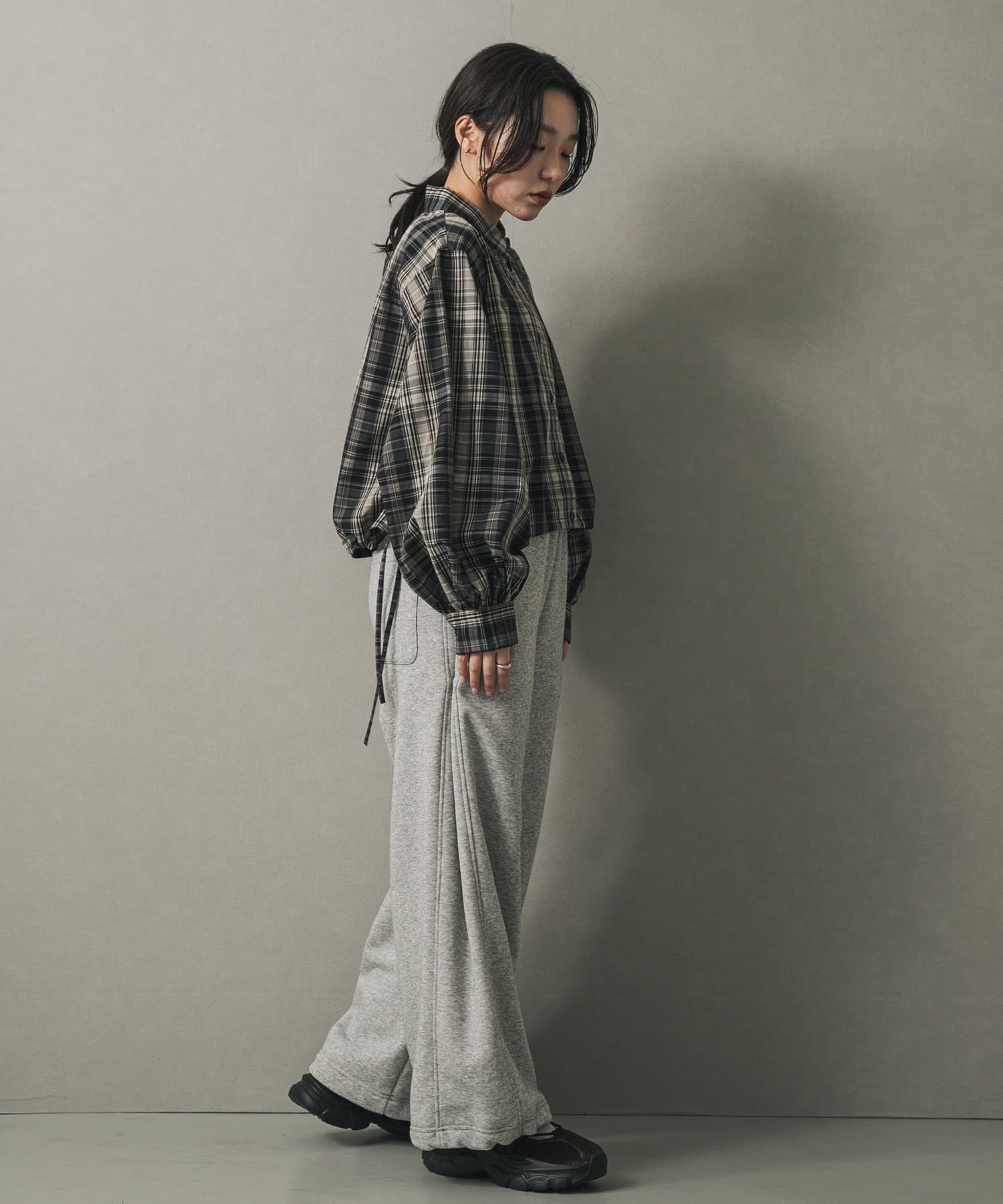GRAY