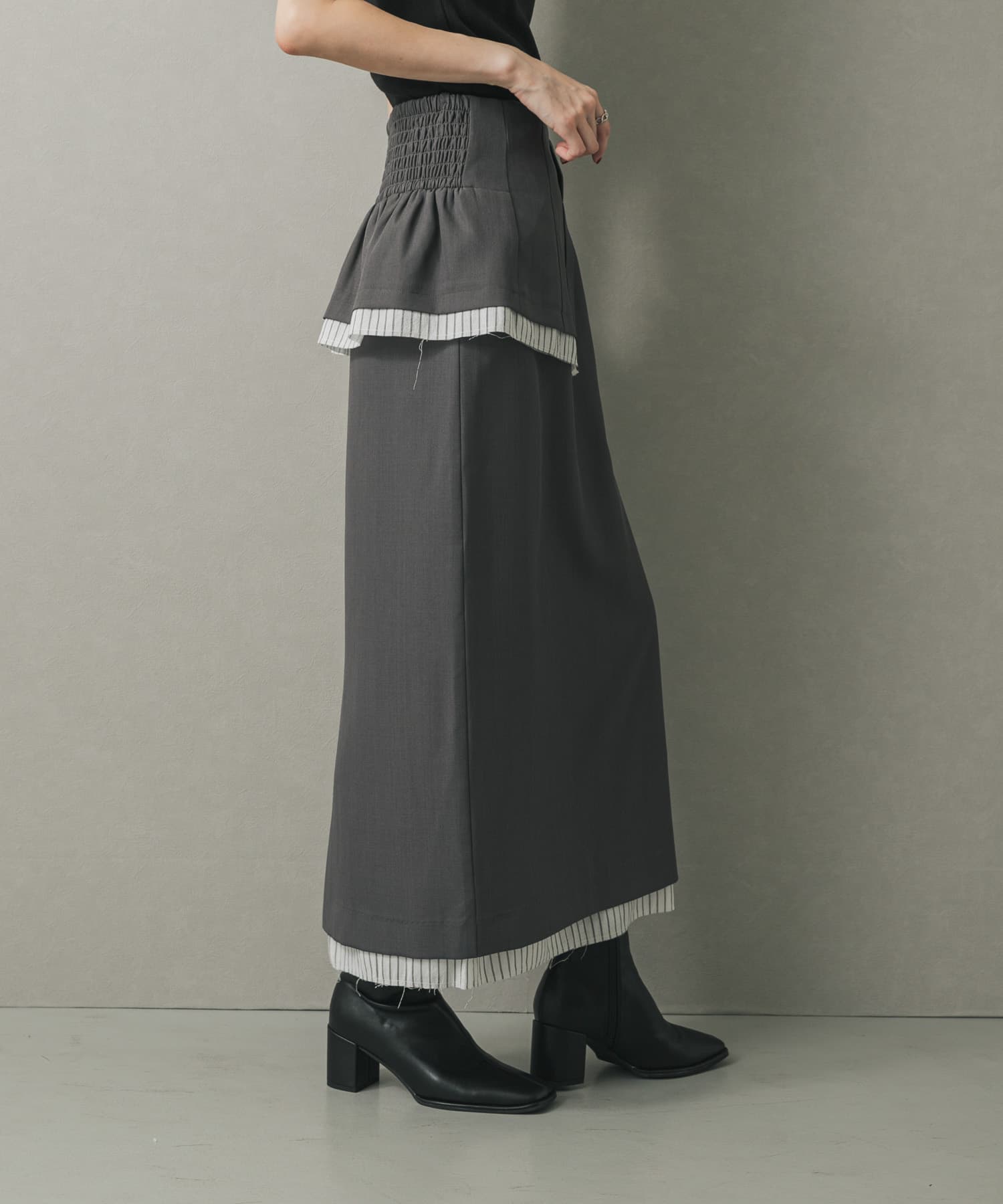 GRAY