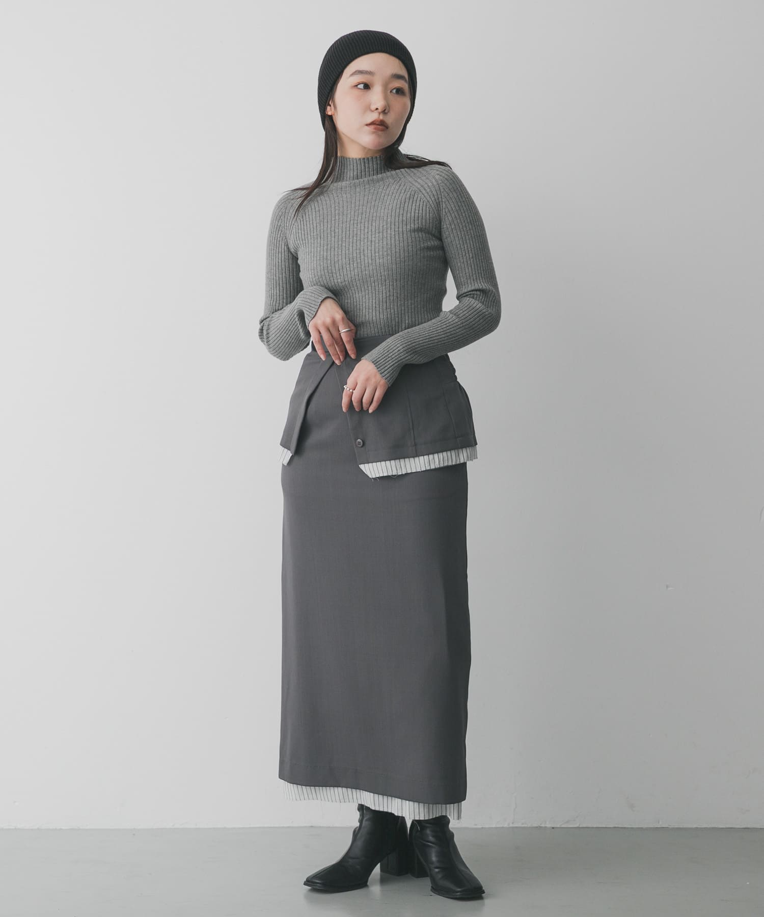GRAY