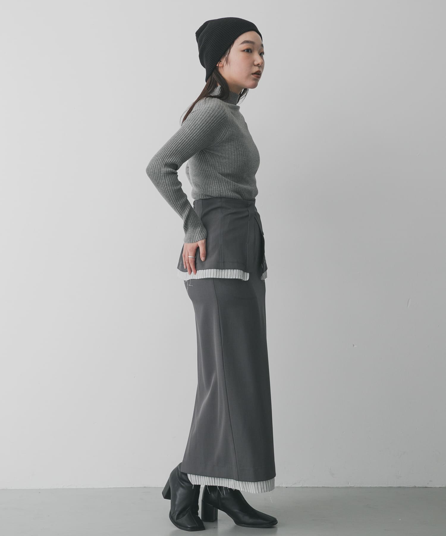 GRAY