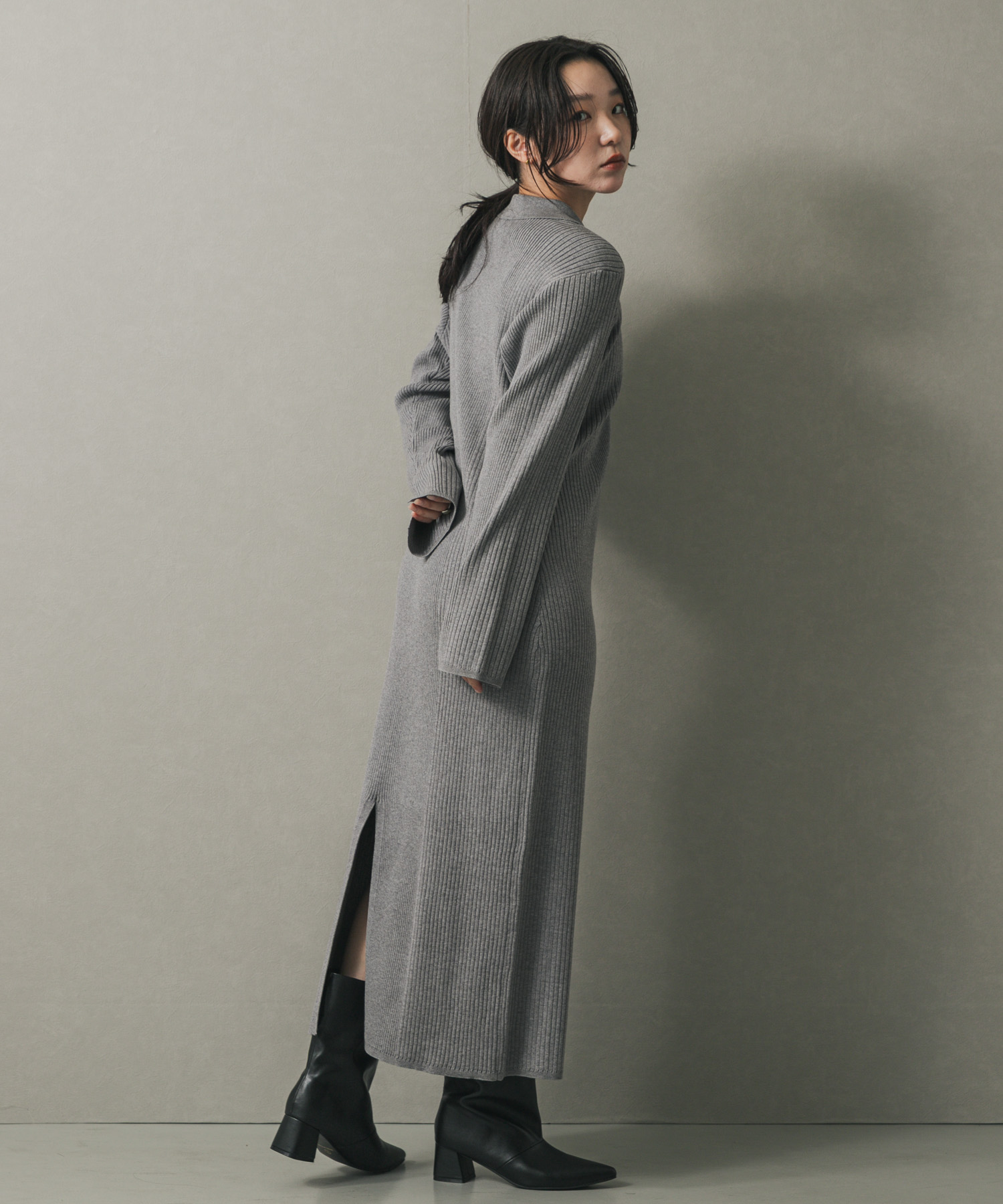 GRAY