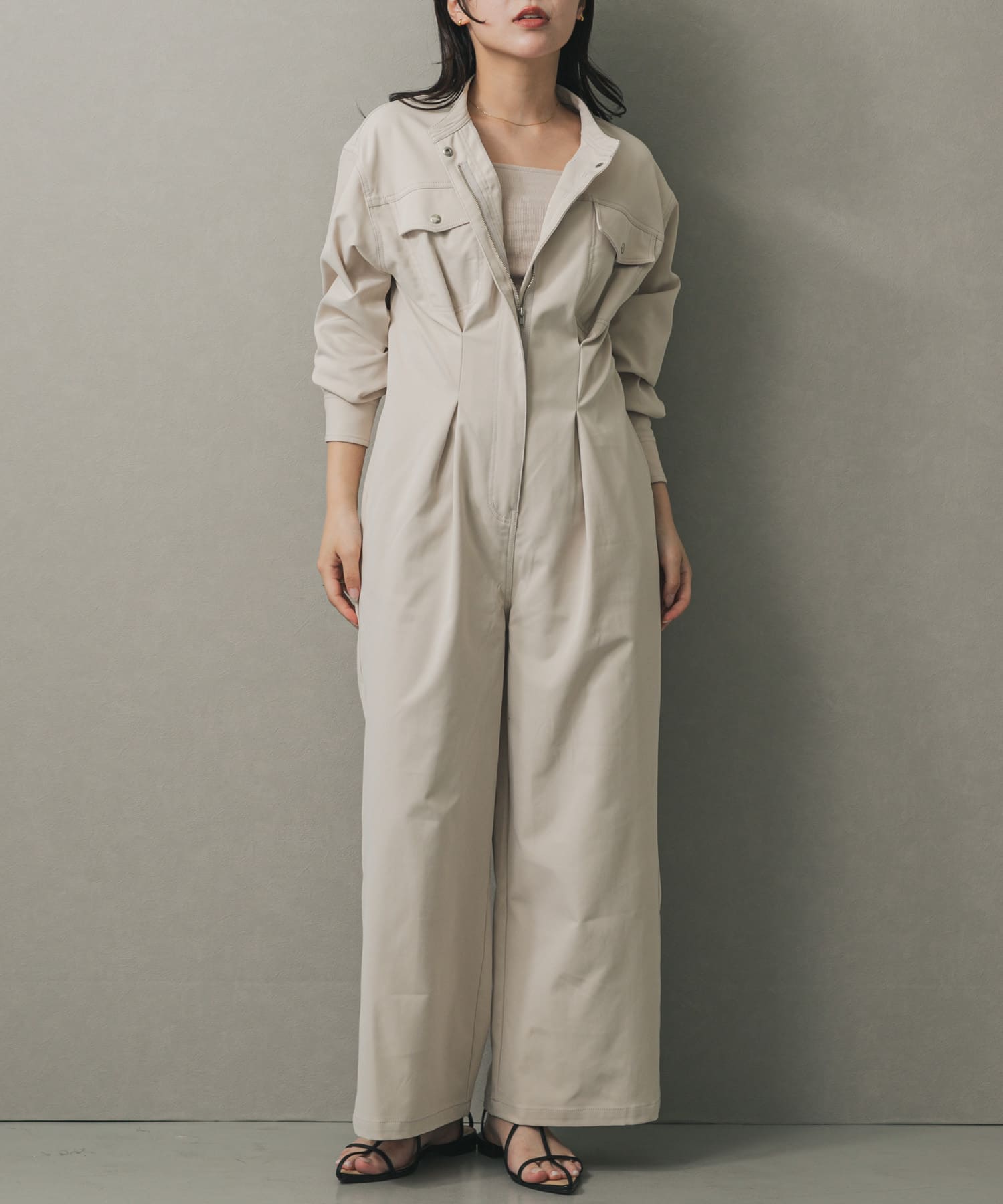 ノーカラーウエストタックジャンプスーツ