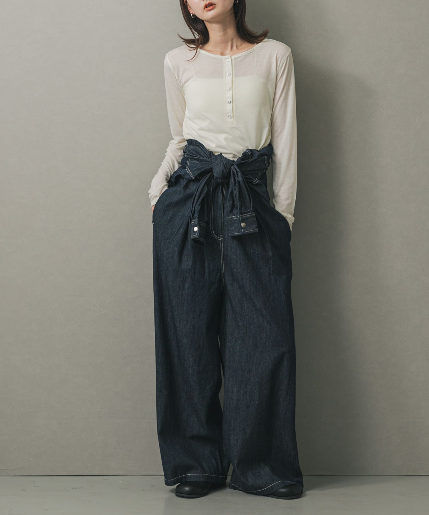 ノーカラーウエストタックジャンプスーツ