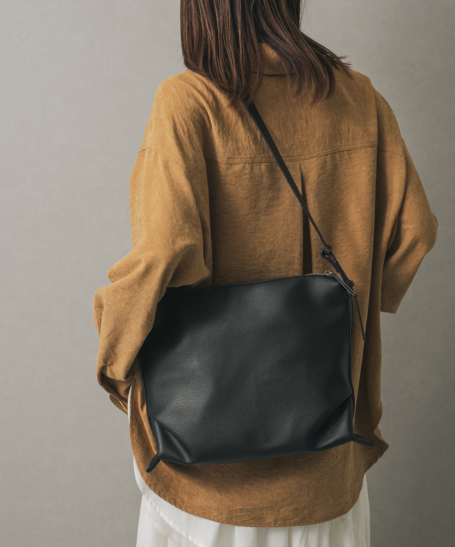 ワンショルダースクエアバッグ BLACK one