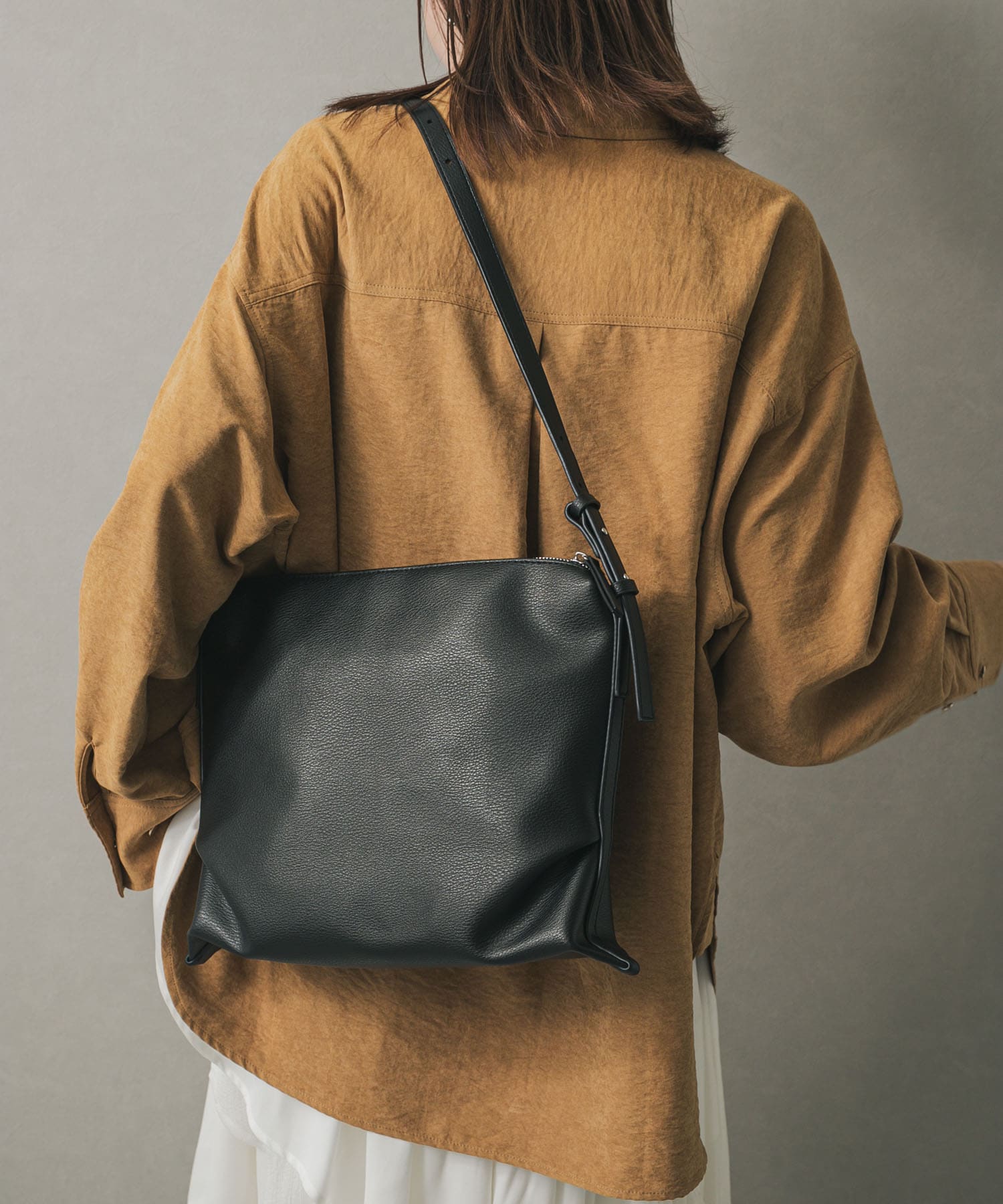 ワンショルダースクエアバッグ BLACK one