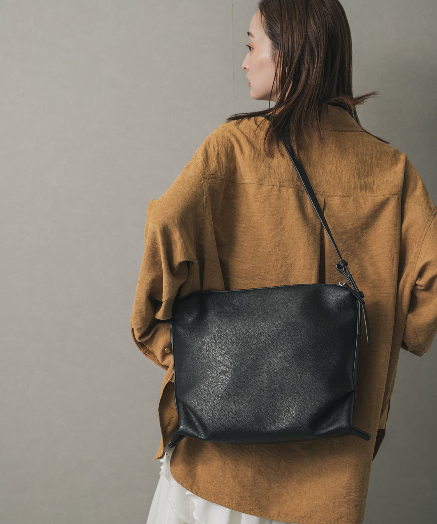 ワンショルダースクエアバッグ BLACK one