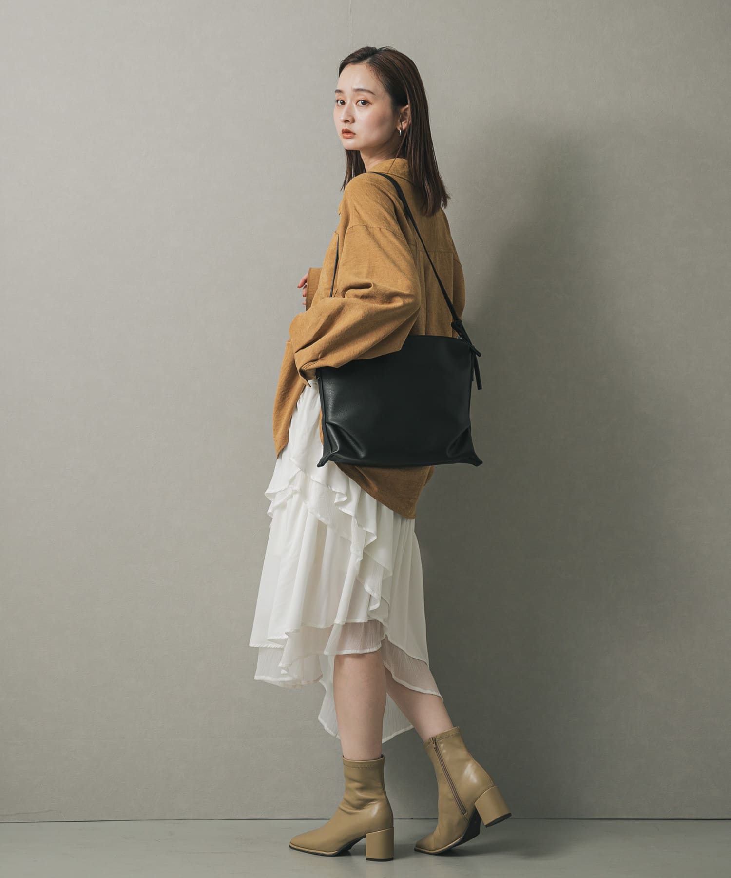 ワンショルダースクエアバッグ BLACK one