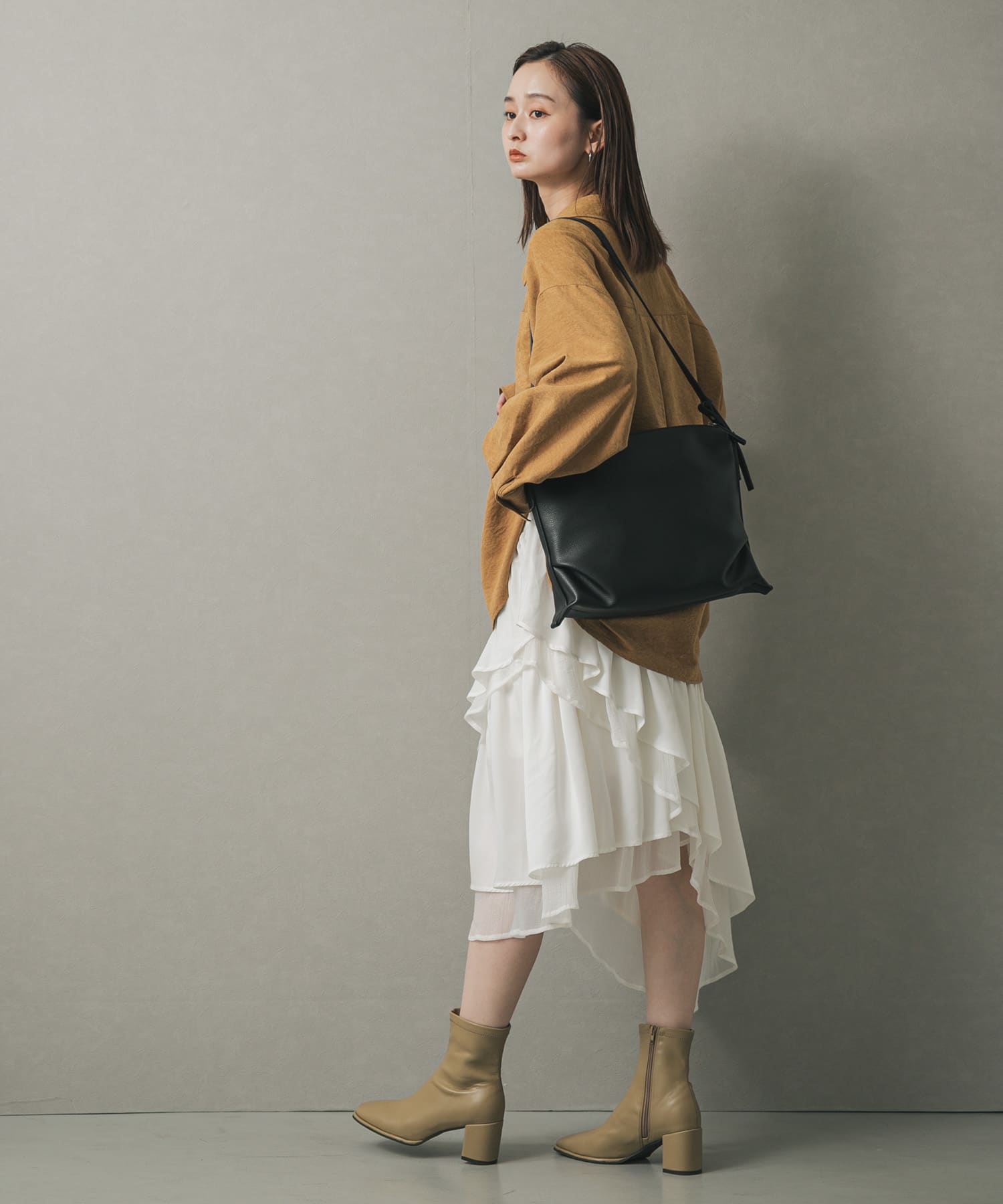 ワンショルダースクエアバッグ BLACK one