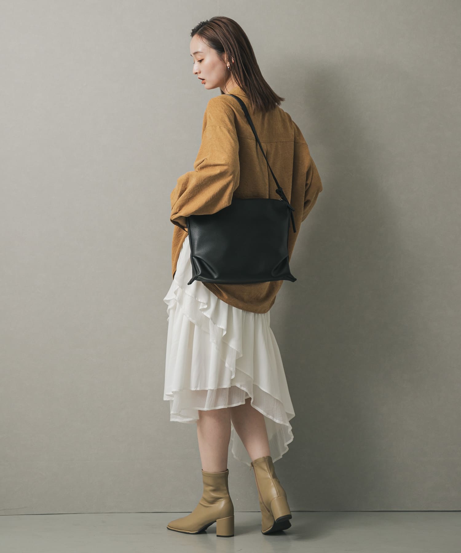 ワンショルダースクエアバッグ BLACK one